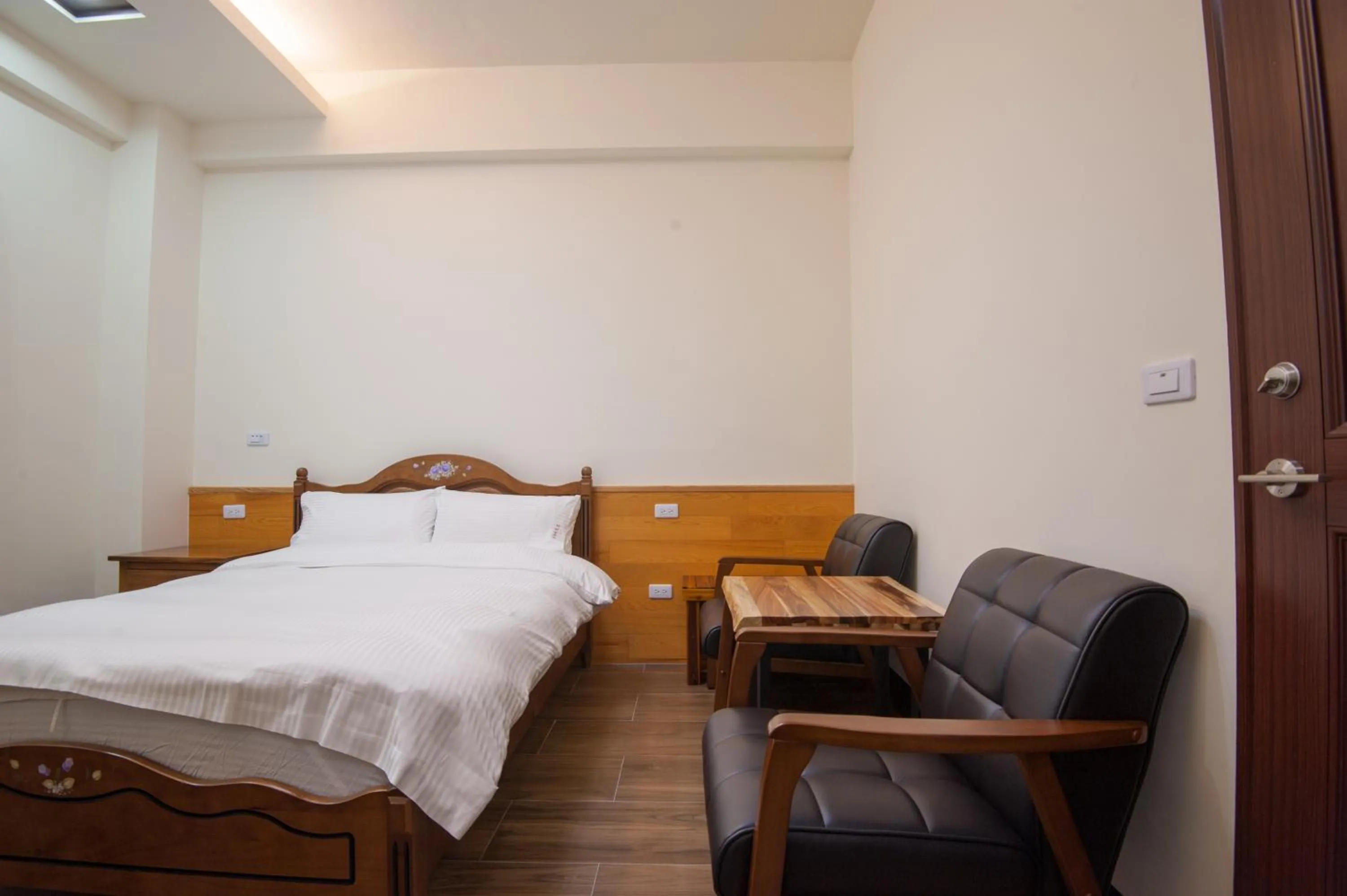 Bed in Habitat Heart B&B