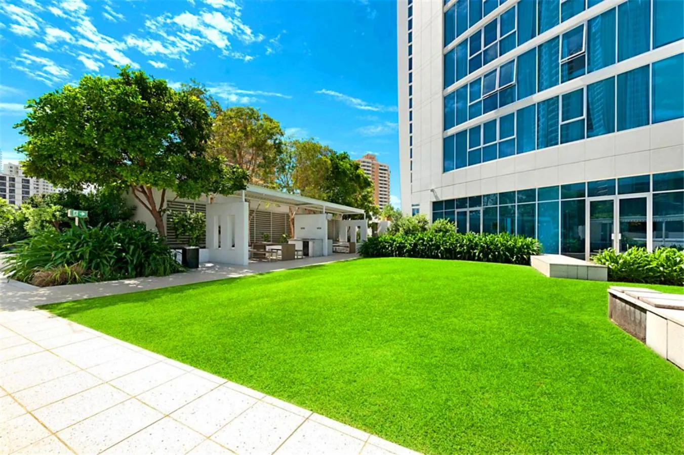 BBQ facilities in H Luxury Residence Apartments - Holiday Paradise