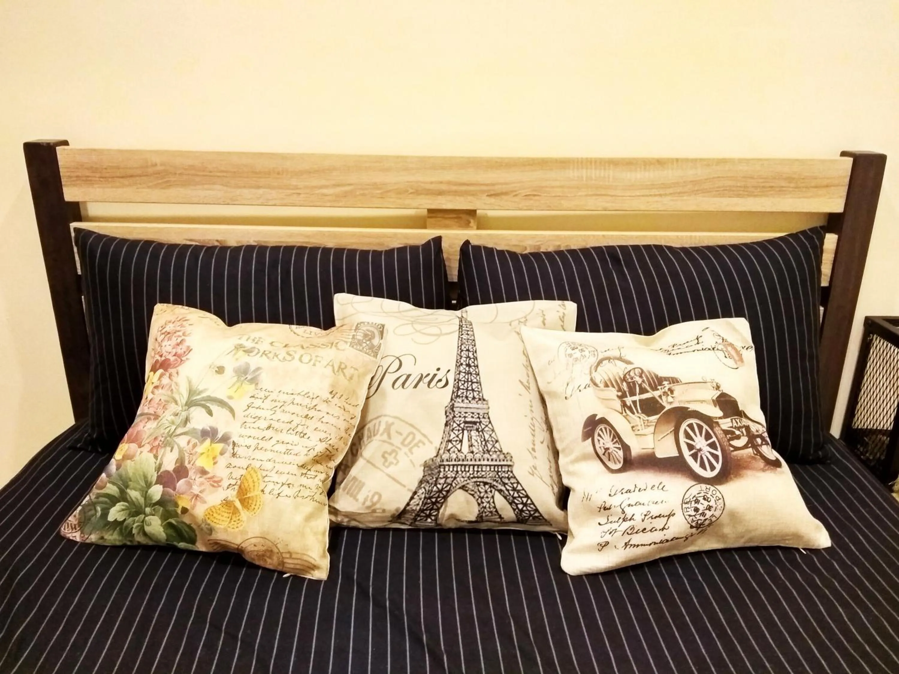 Bed in Tehel Farmhouse