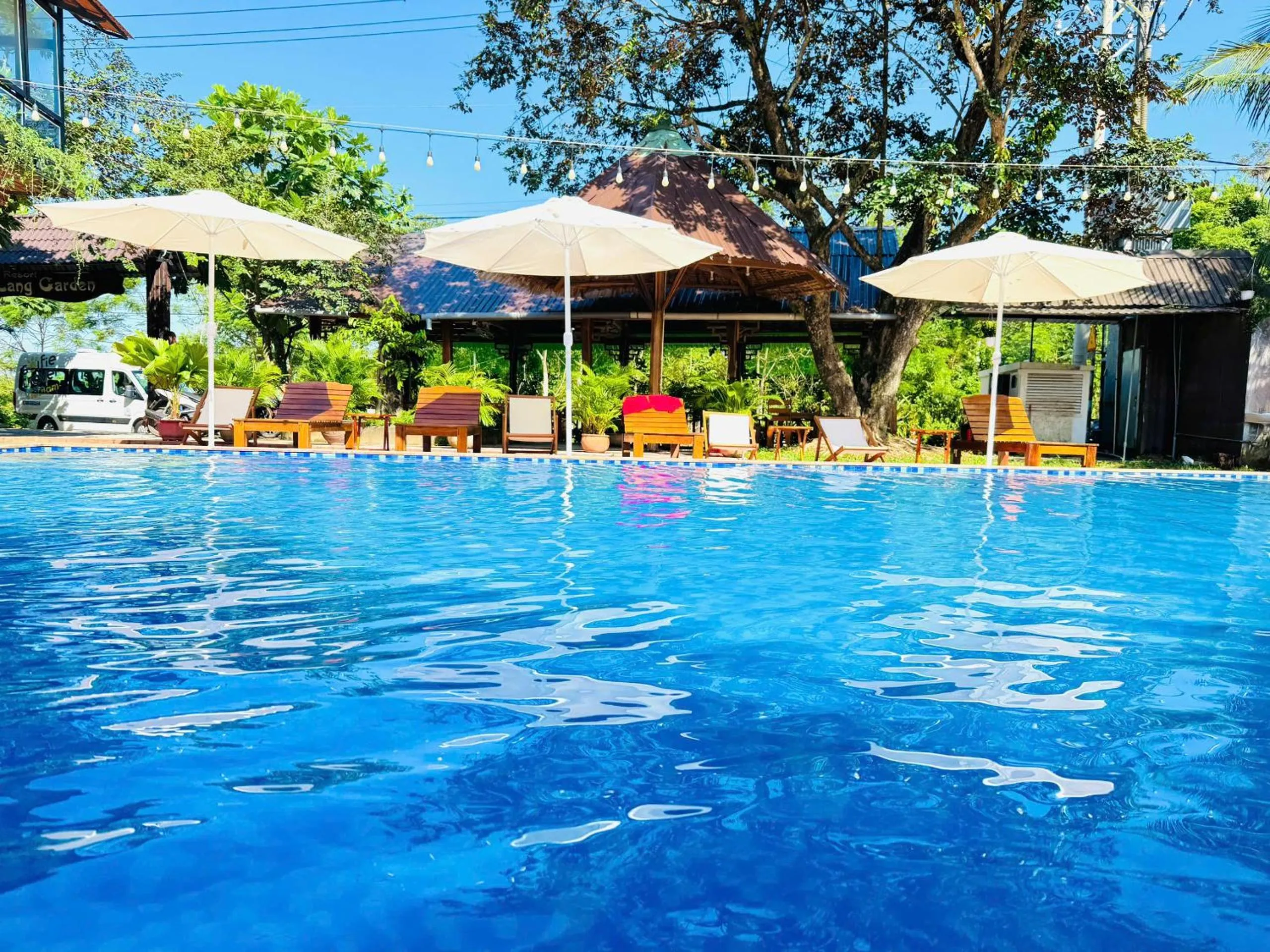 Swimming pool in Ong Lang Garden Resort