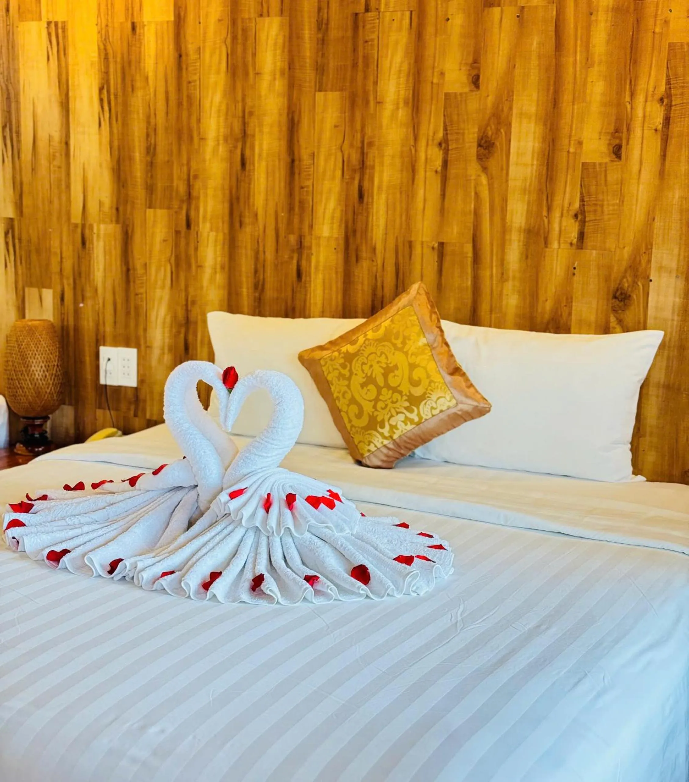 Bed in Ong Lang Garden Resort