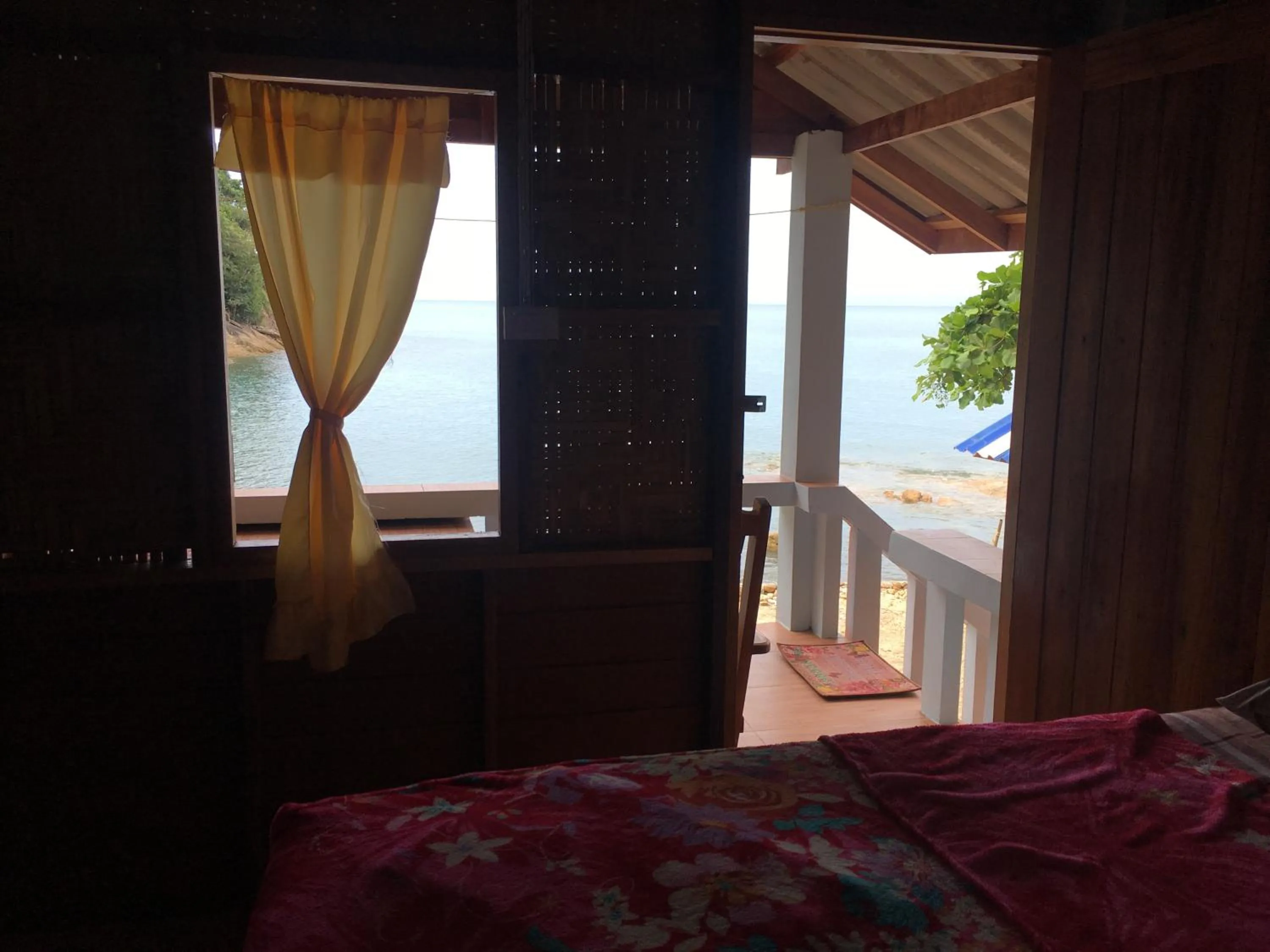 Bed in Mama's Bungalows Koh Chang Ranong