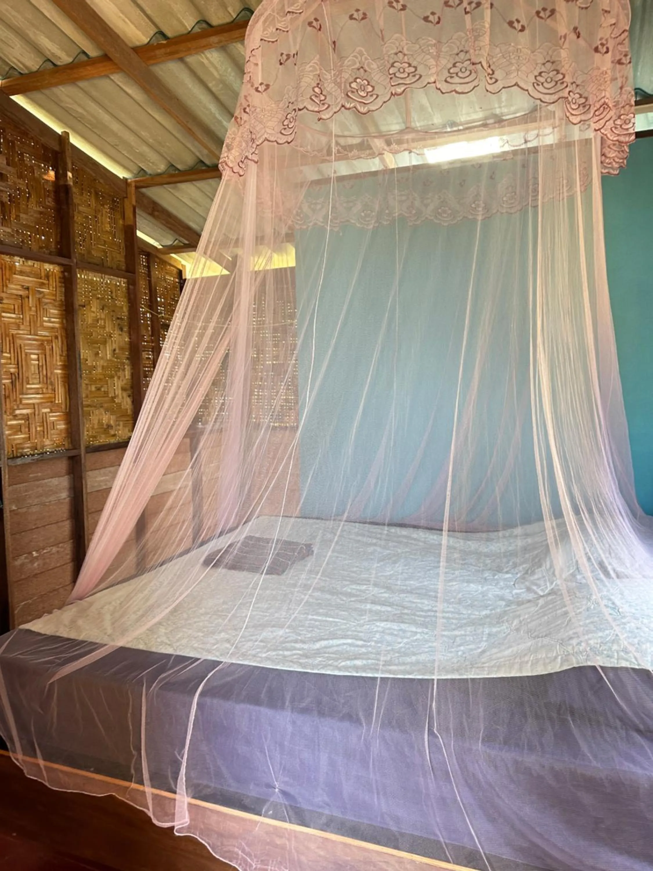 Bed in Mama's Bungalows Koh Chang Ranong