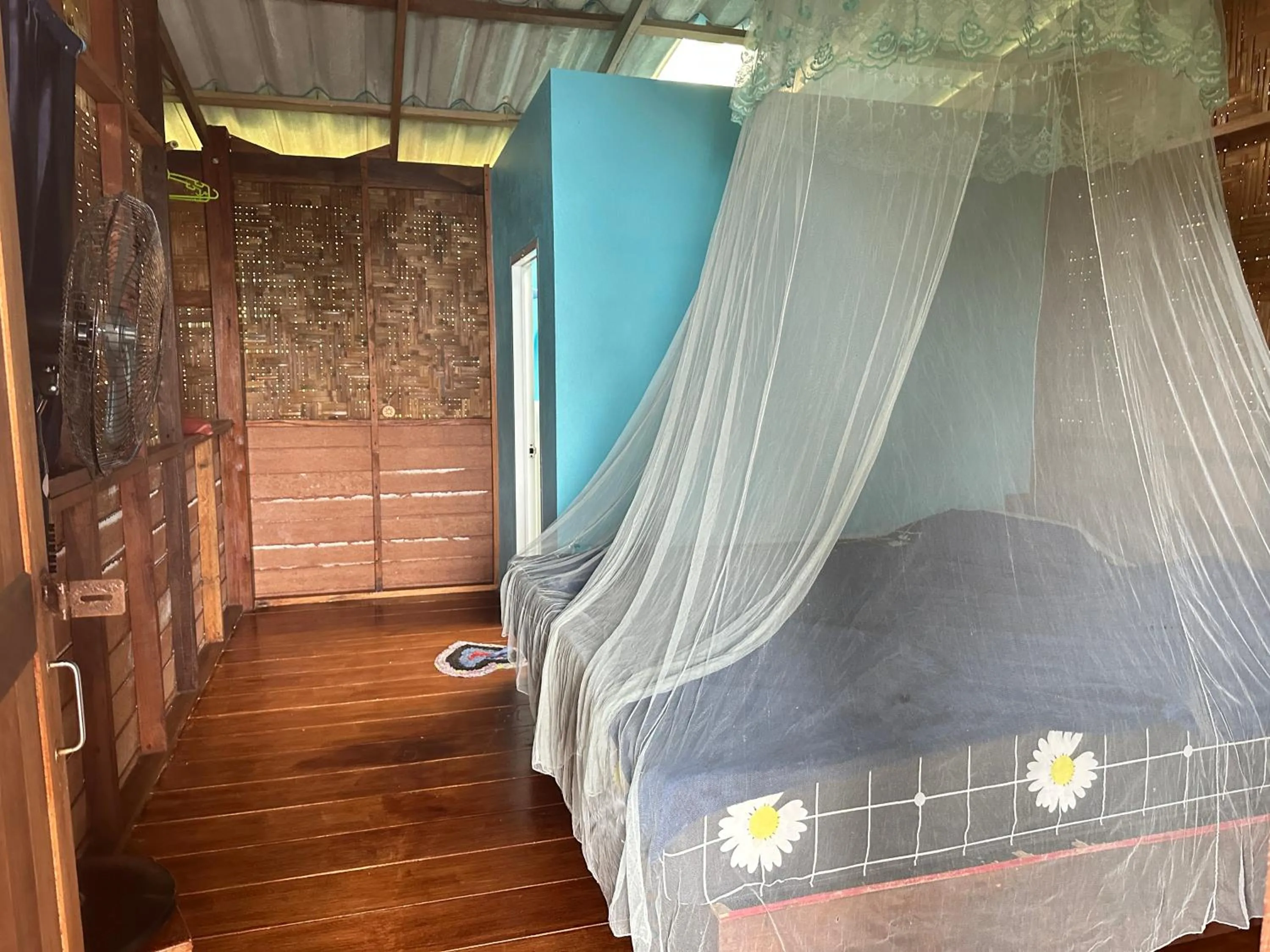 Bed in Mama's Bungalows Koh Chang Ranong