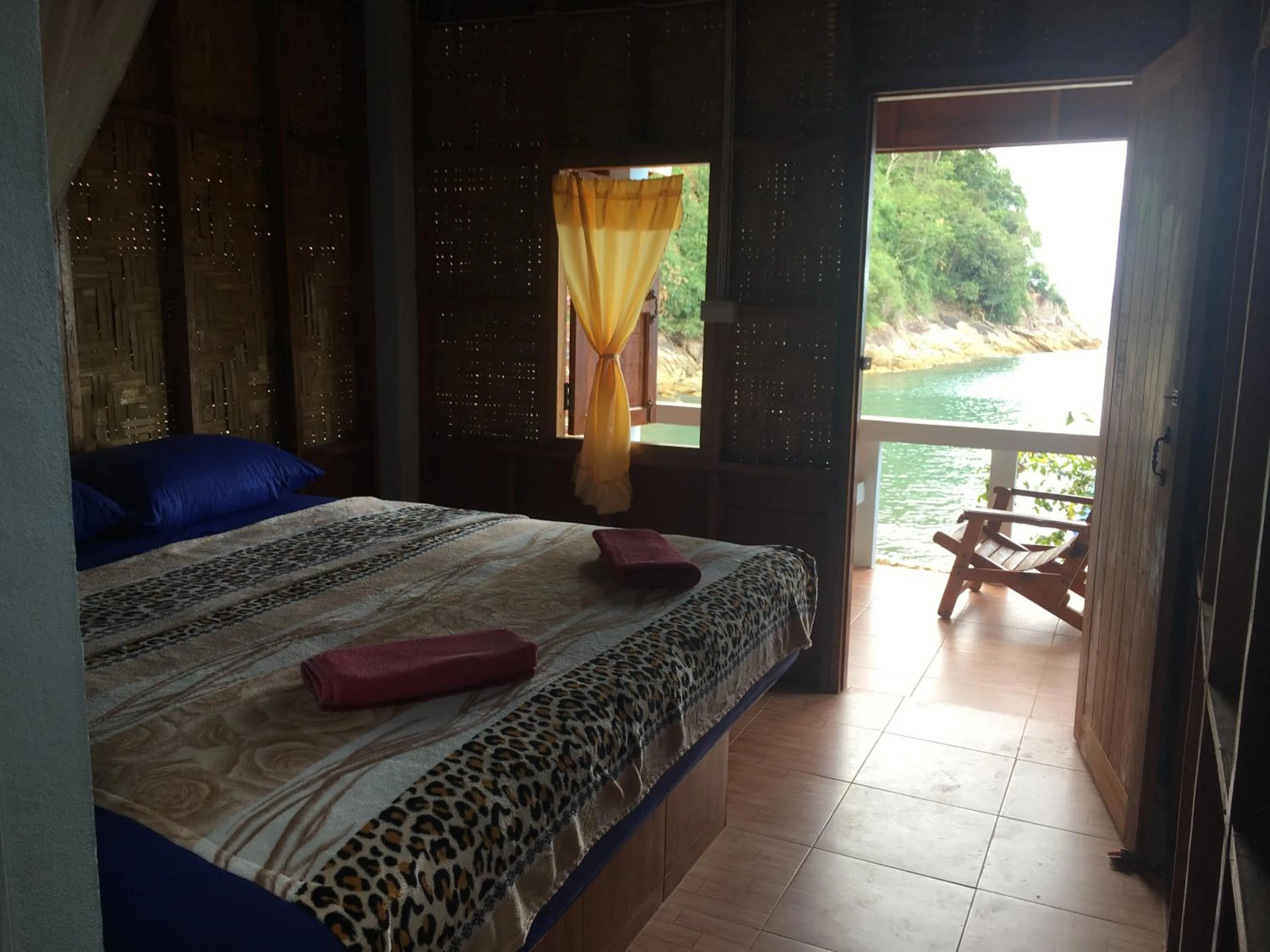 Bed in Mama's Bungalows Koh Chang Ranong