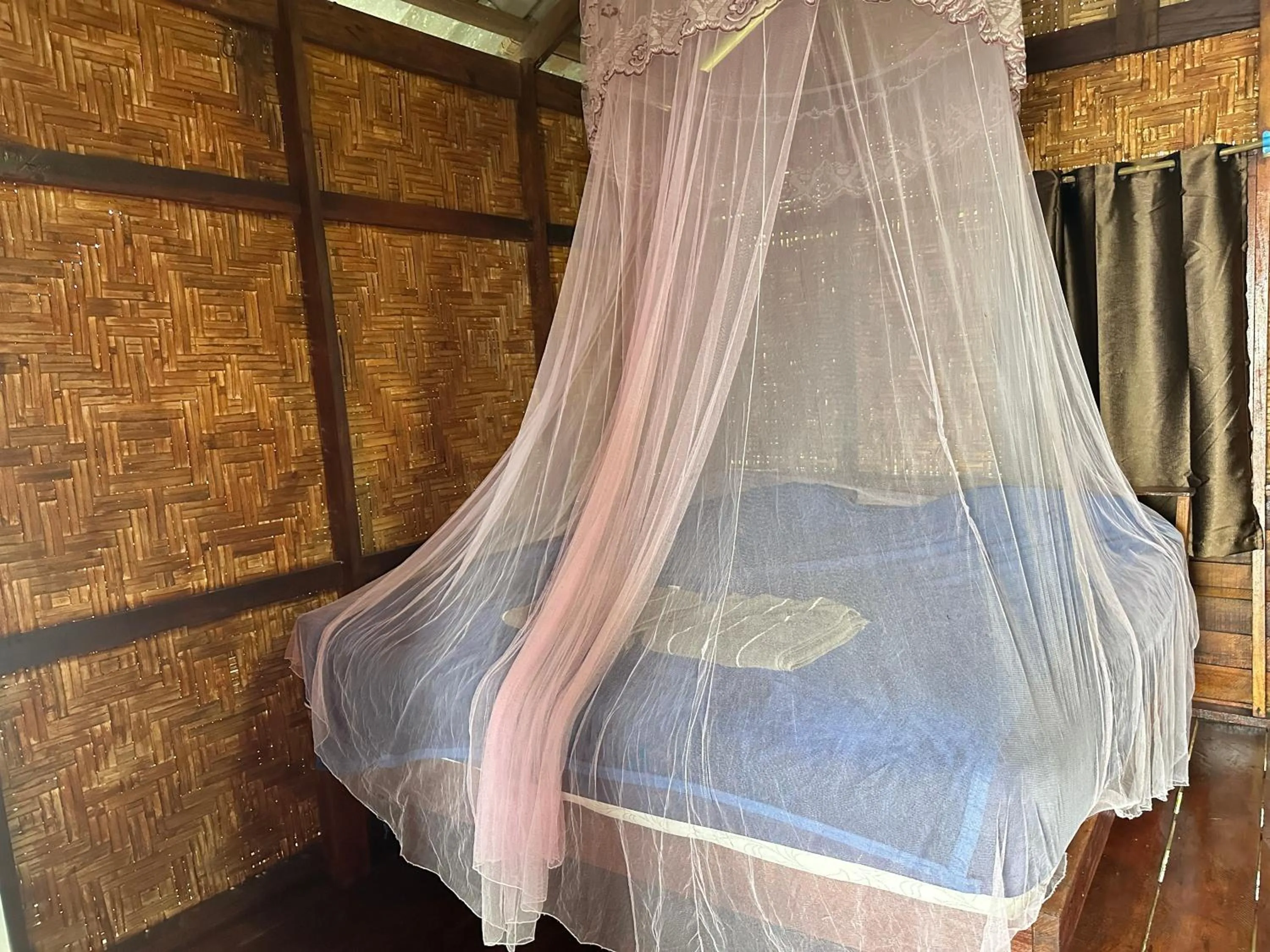 Bed in Mama's Bungalows Koh Chang Ranong