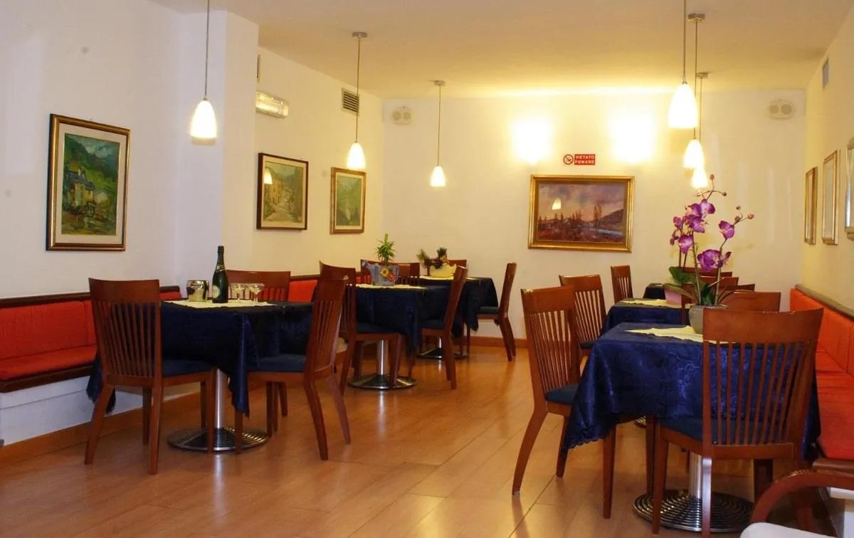 Restaurant/places to eat in Hotel Derby