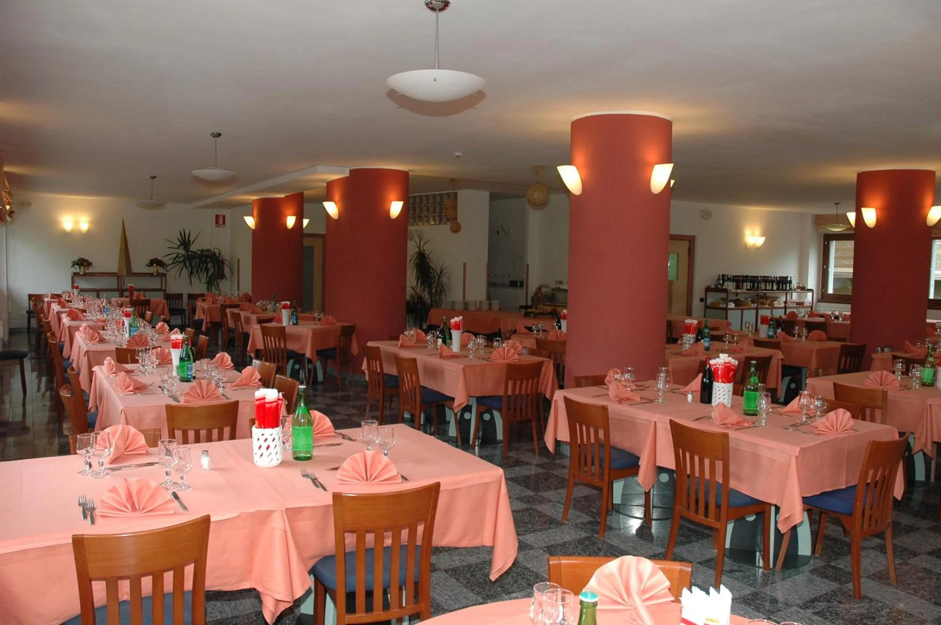 Restaurant/places to eat in Hotel Derby