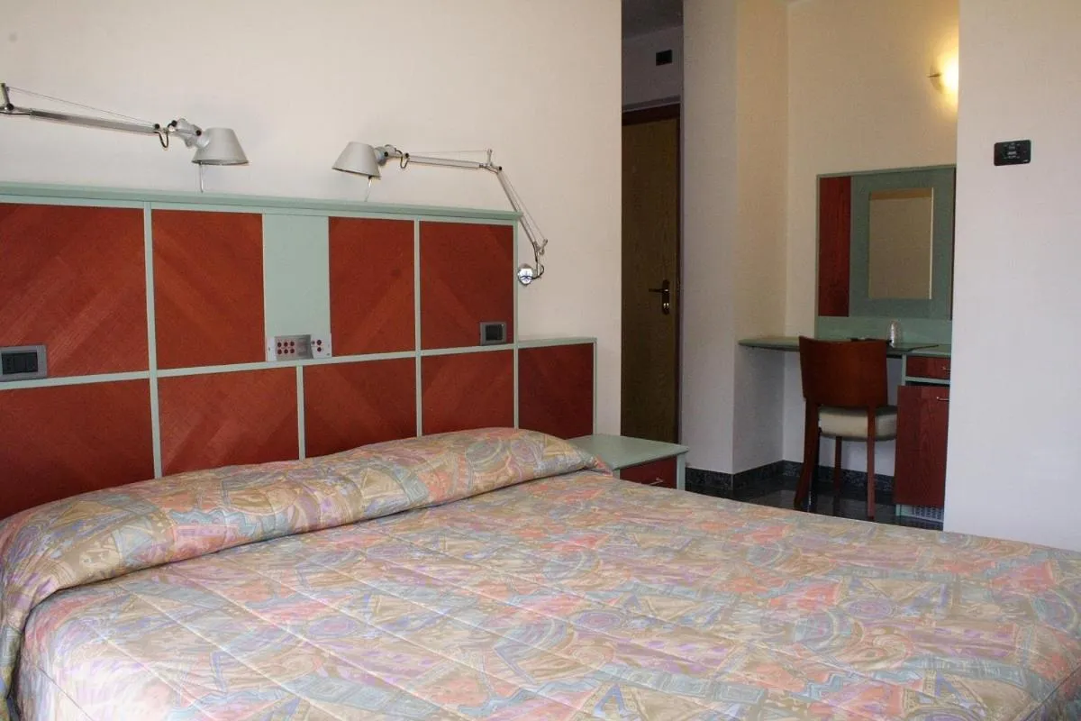 Photo of the whole room, Bed in Hotel Derby