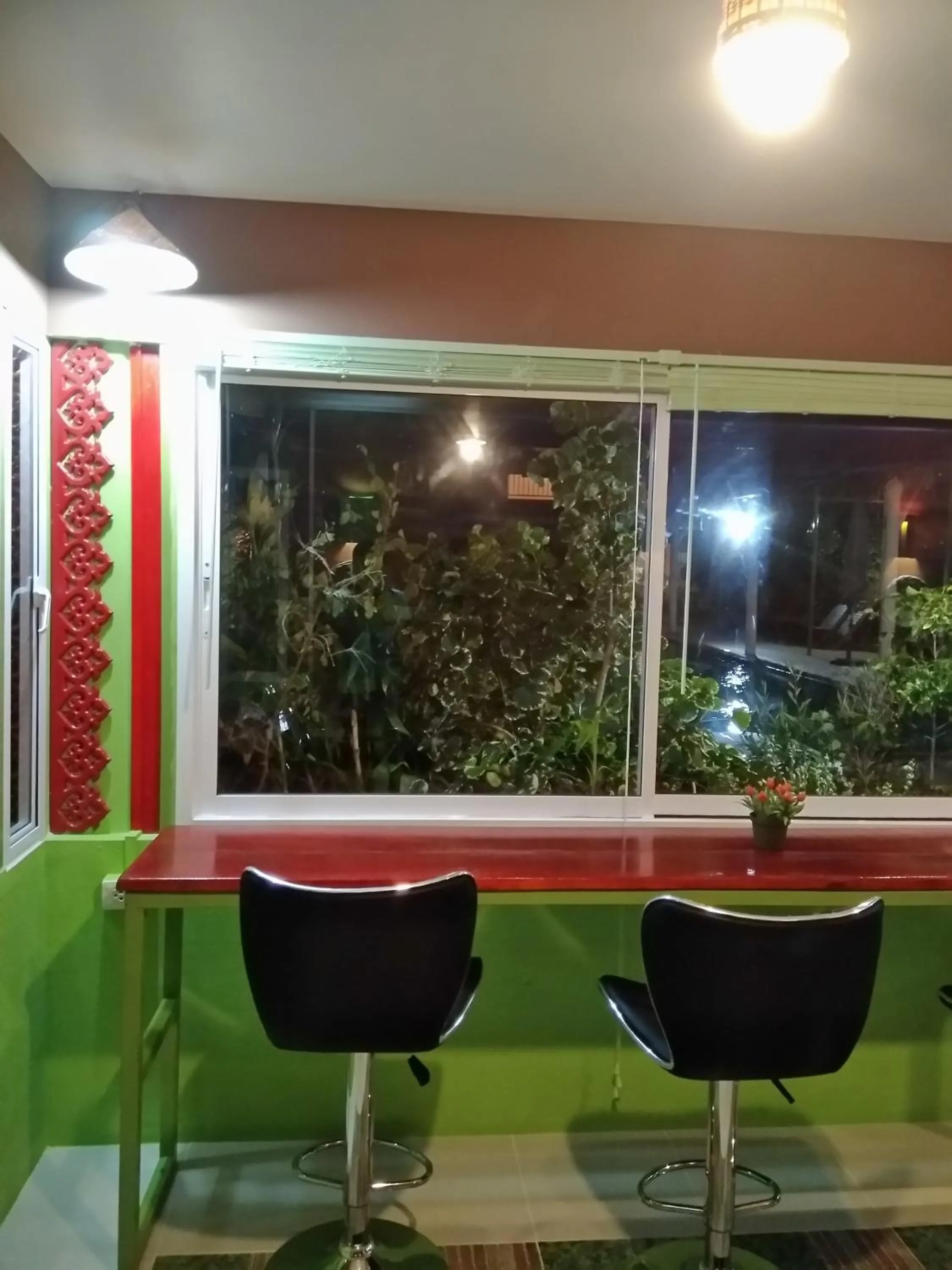 Restaurant/places to eat in Peace Pool Resort