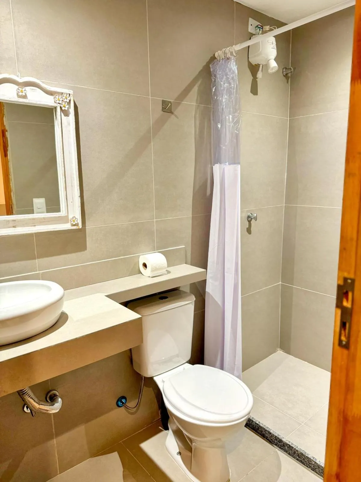 Shower in HMG Rio Suítes