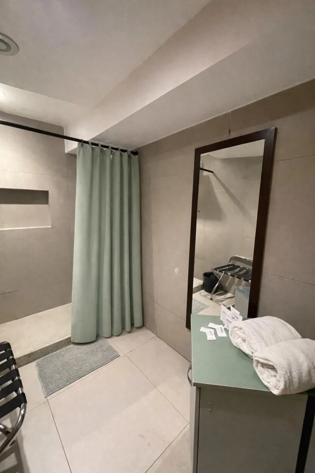 Bathroom, Bed in HMG Rio Suítes