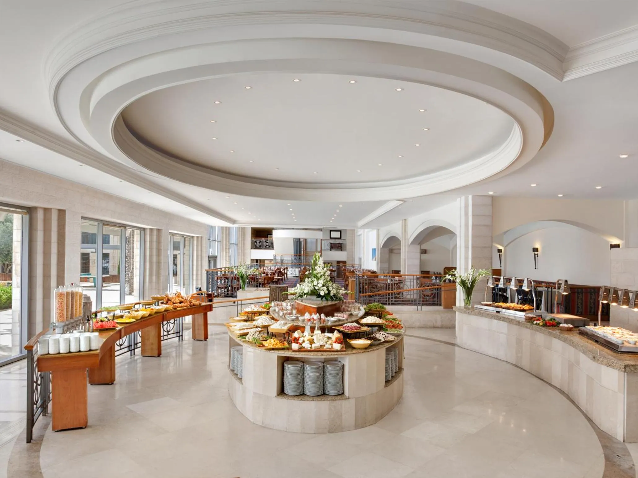 Restaurant/places to eat in Golden Crown Hotel