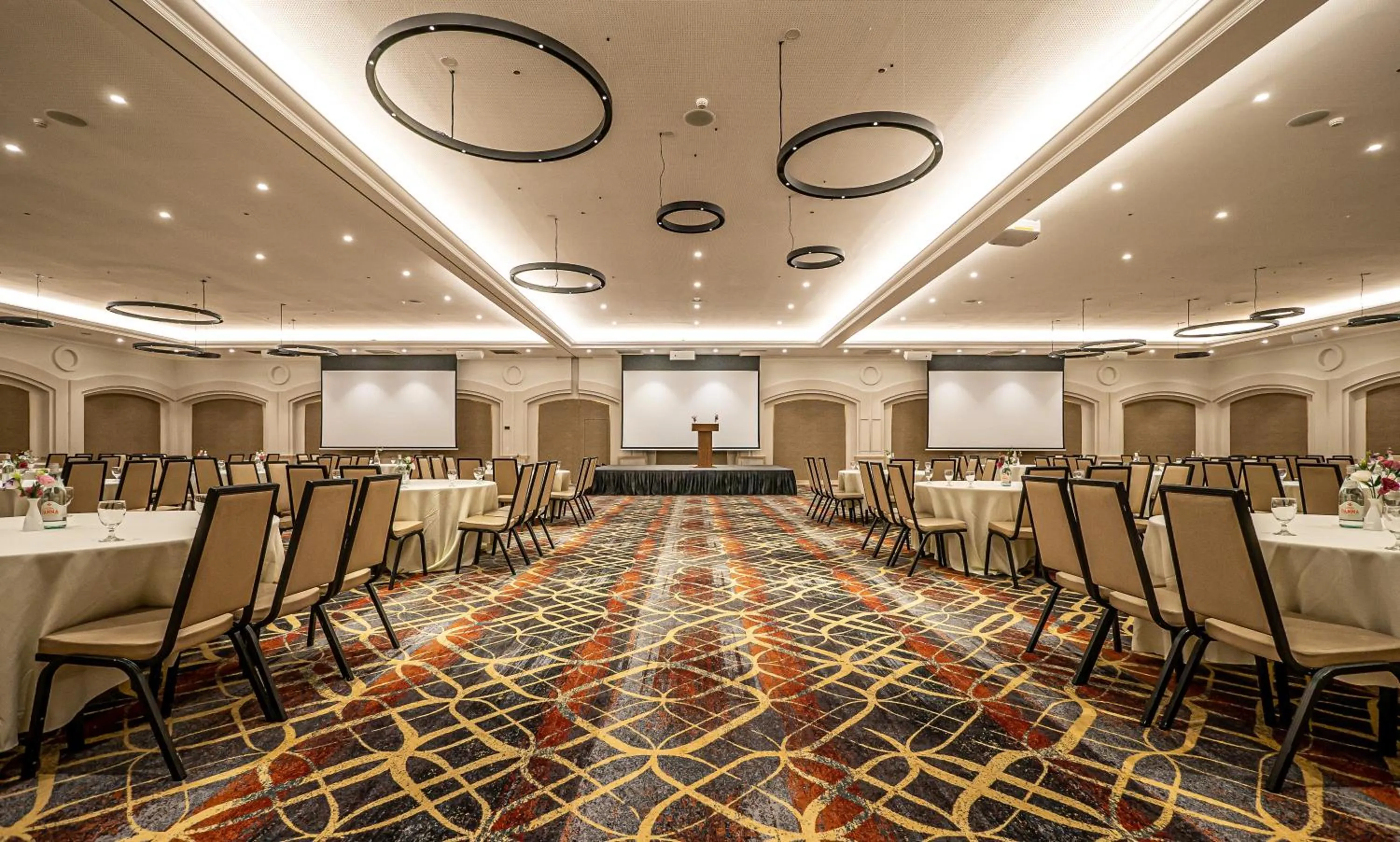 Banquet/Function facilities in Golden Crown Hotel