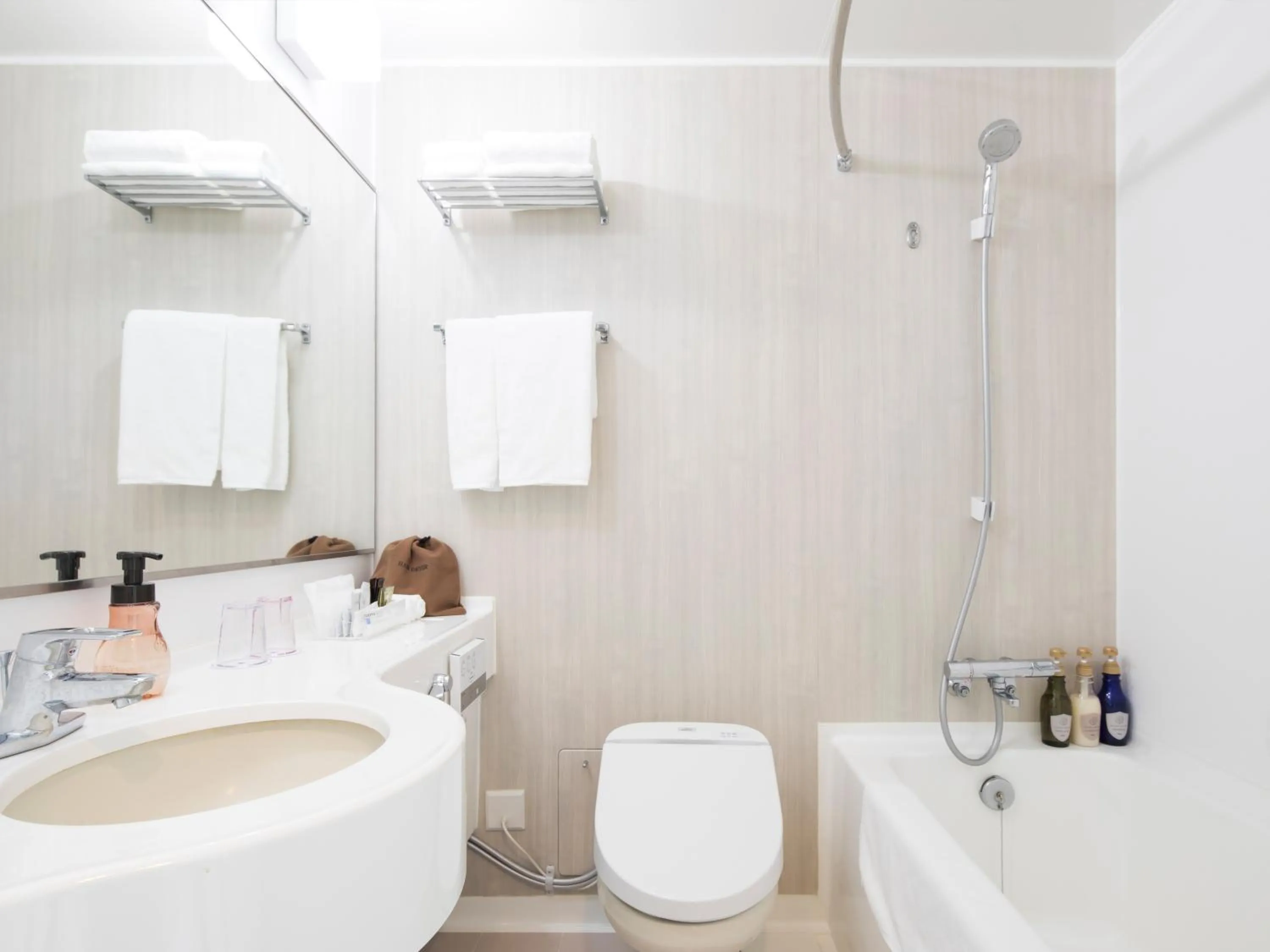 Shower in HOTEL MYSTAYS PREMIER Narita