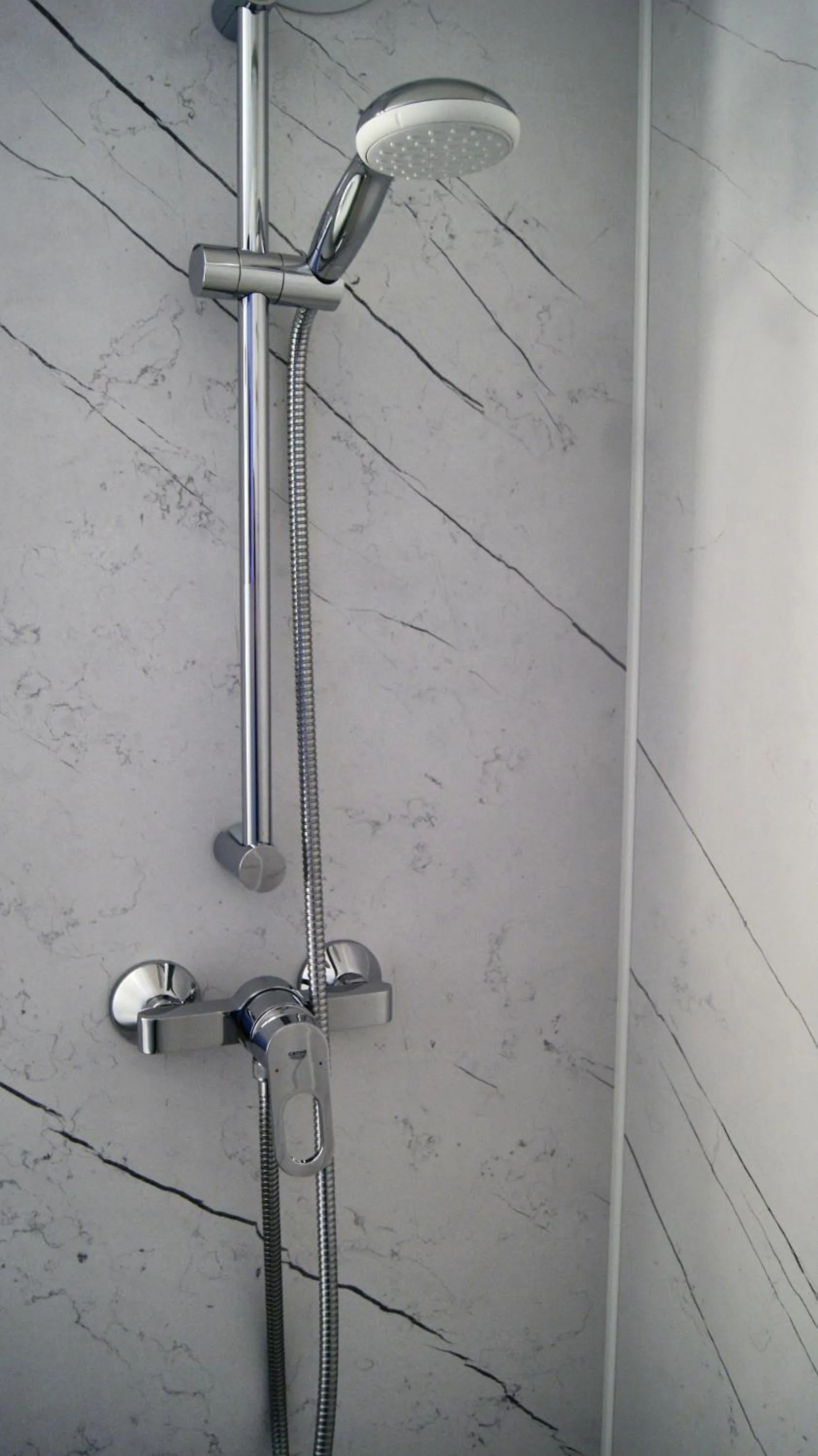 Shower in The Originals City, Hôtel Le Gayant, Douai