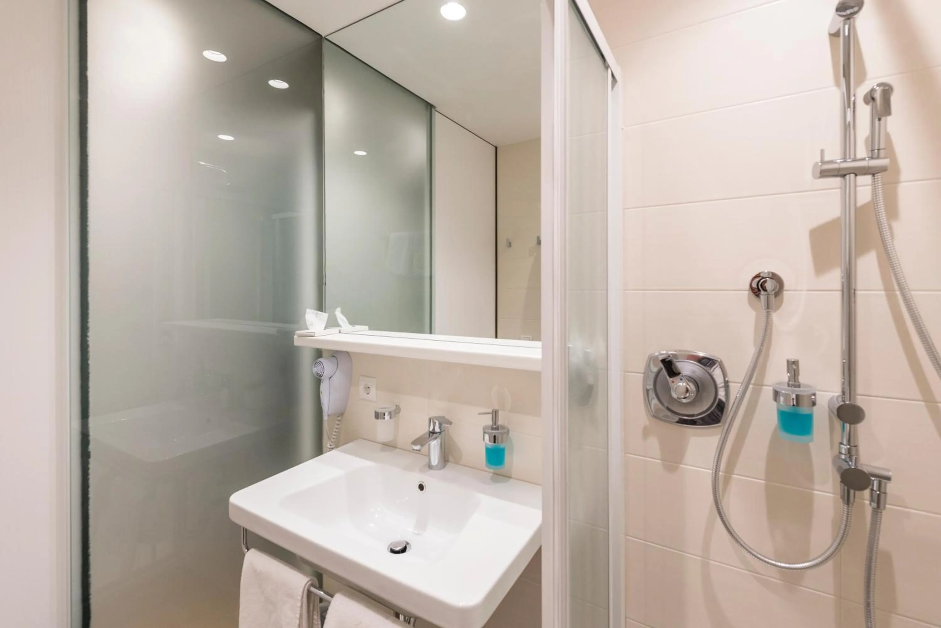 Bathroom in Hotel Lener