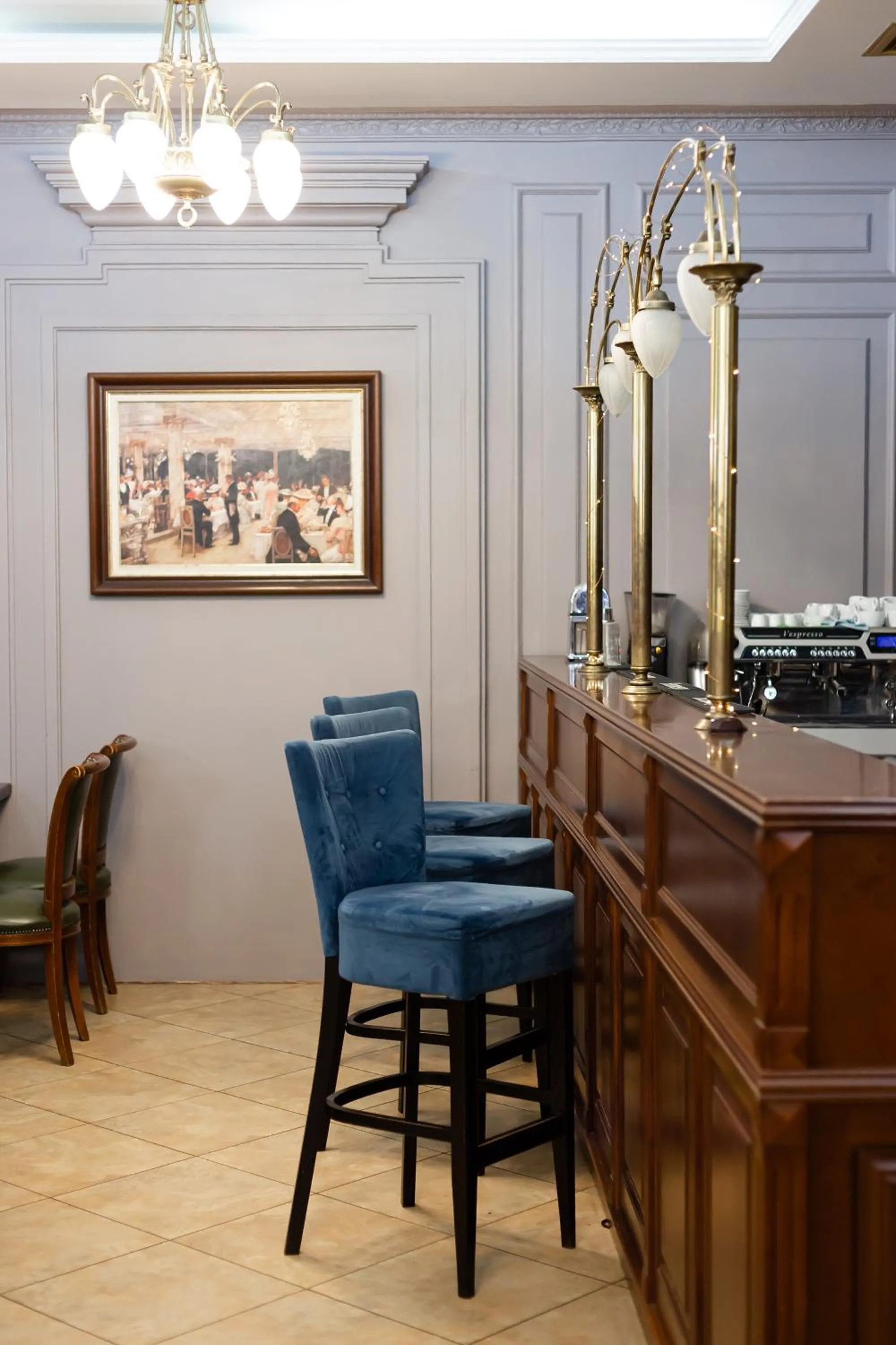 Restaurant/places to eat in Chopin Hotel