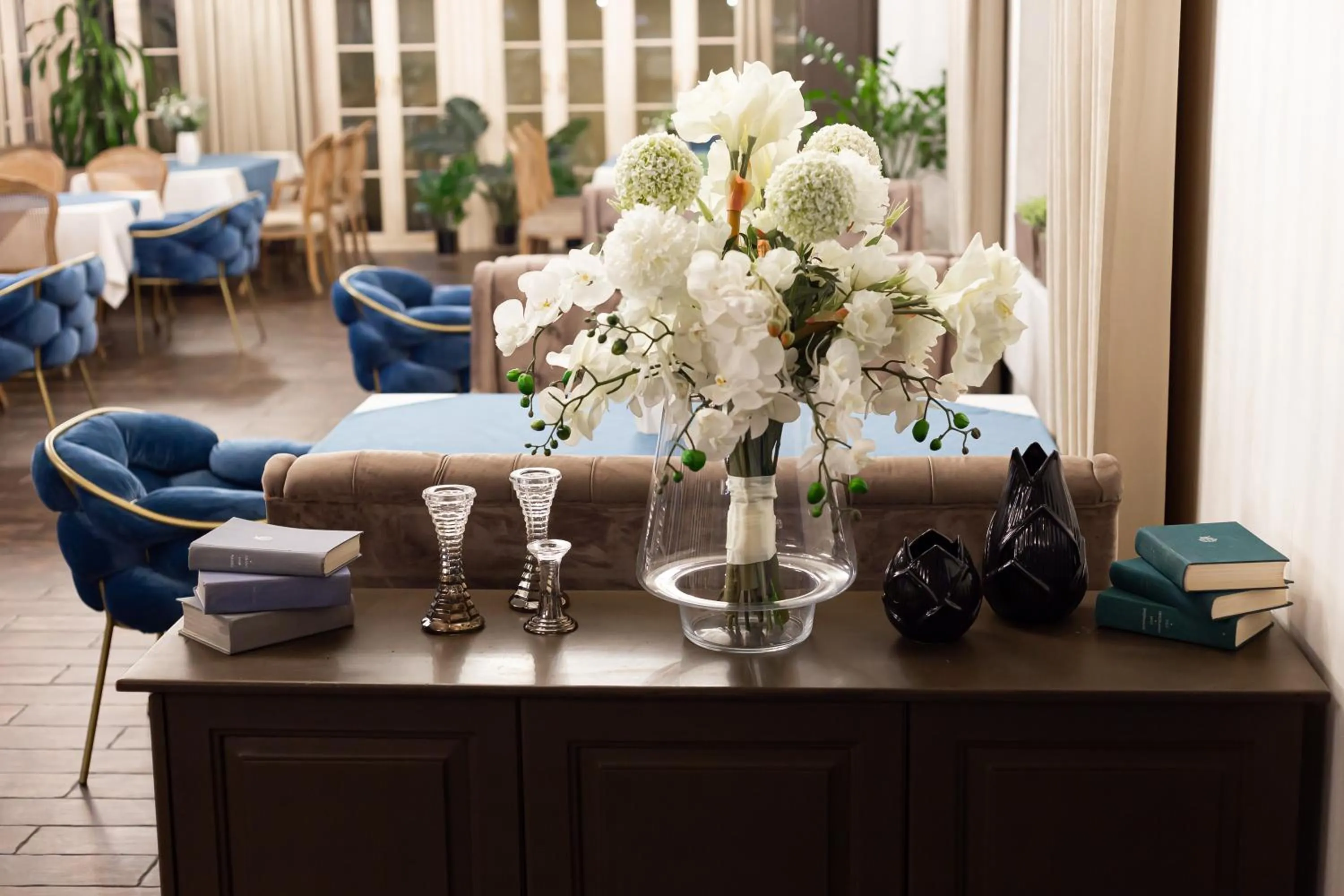 Restaurant/places to eat in Chopin Hotel