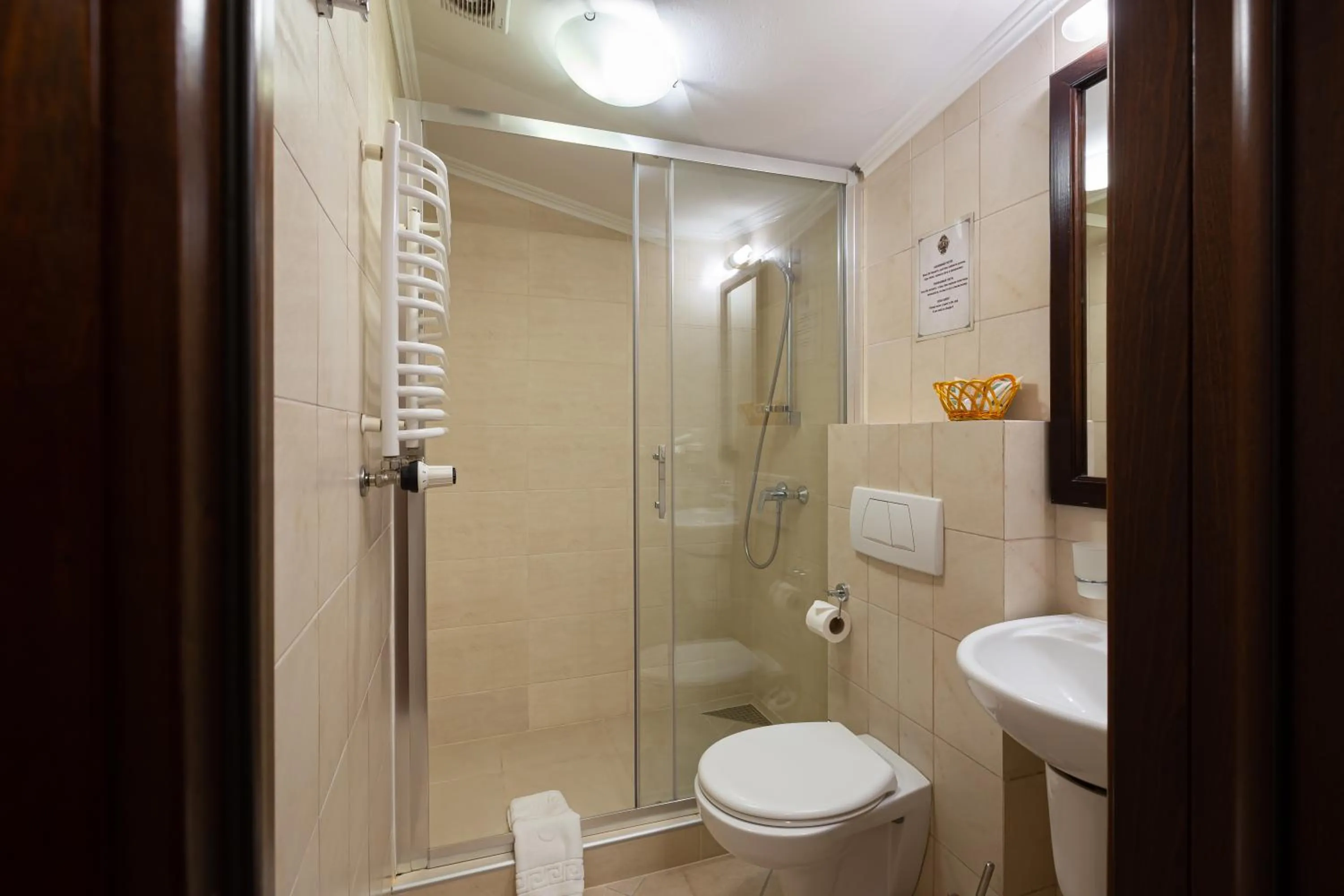 Toilet in Chopin Hotel