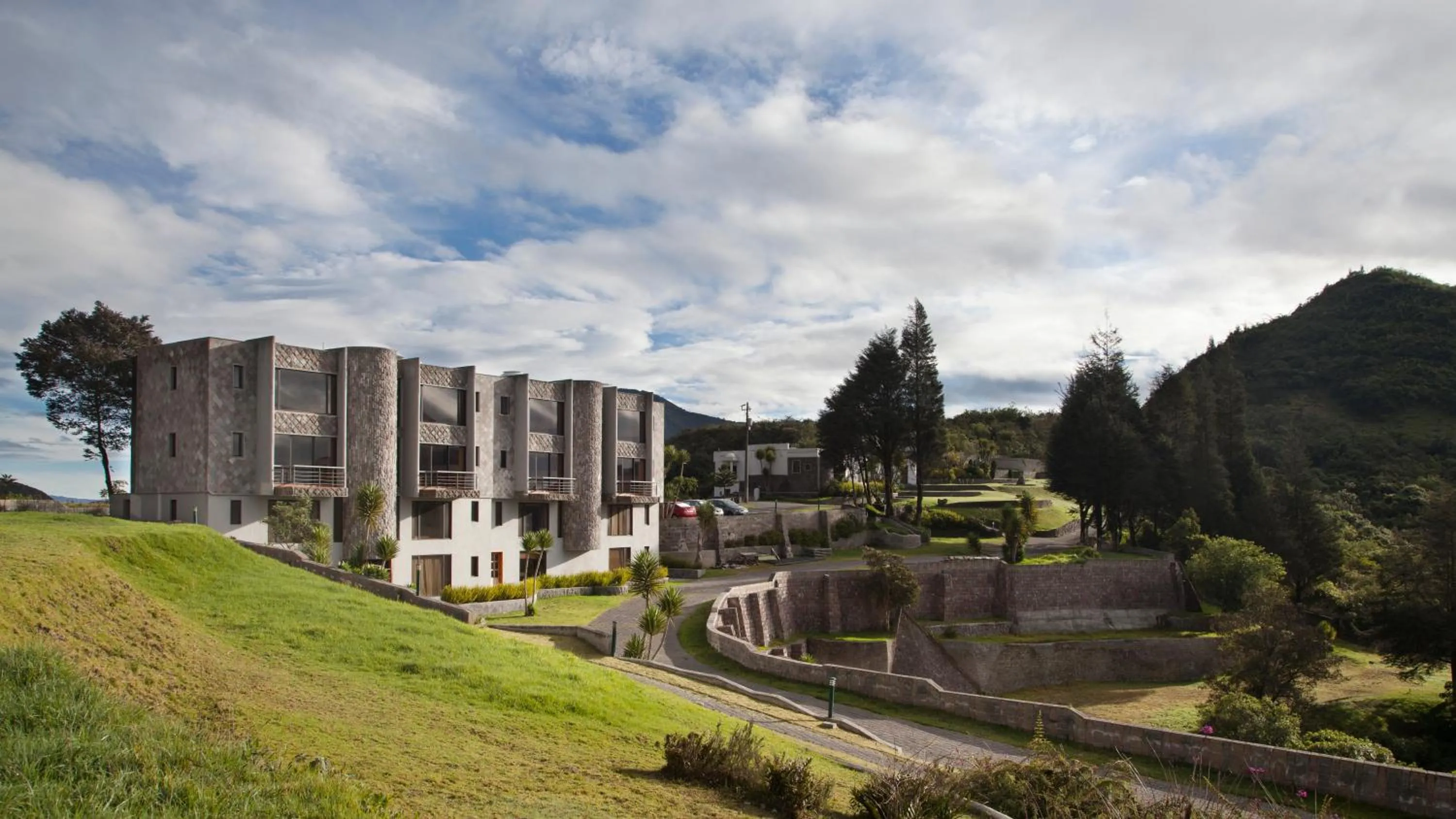 Facade/entrance in El Crater