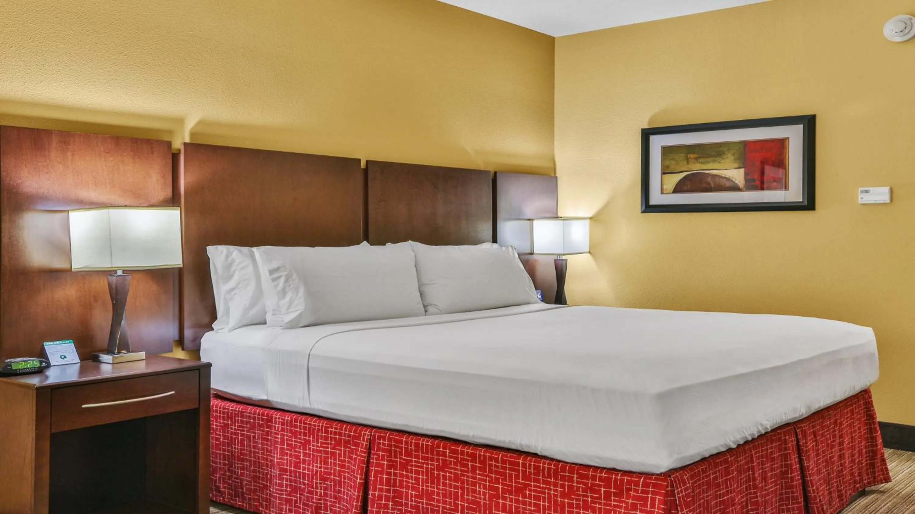 Bed in Holiday Inn Express & Suites Houston South - Near Pearland by IHG