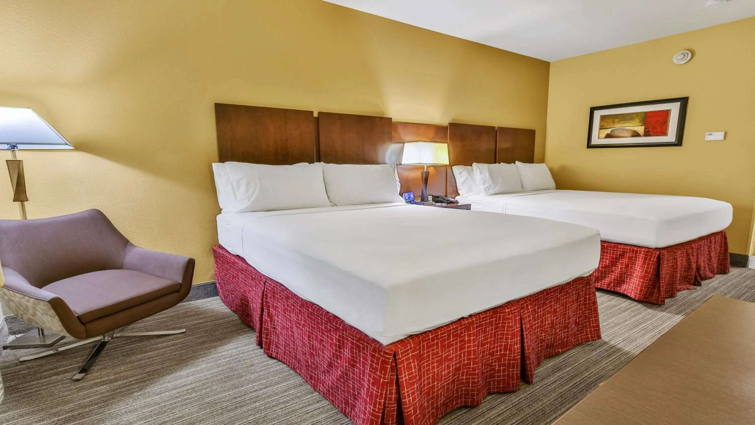 Bed in Holiday Inn Express & Suites Houston South - Near Pearland by IHG