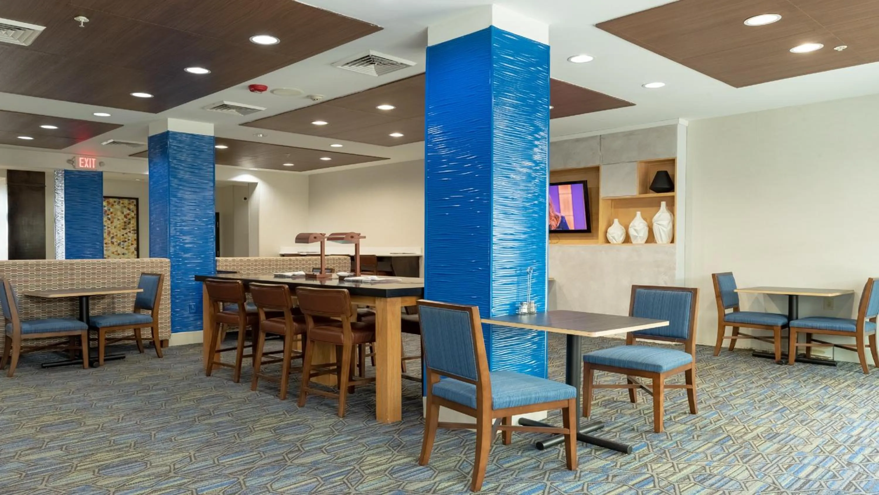Restaurant/places to eat in Holiday Inn Express & Suites Houston South - Near Pearland by IHG