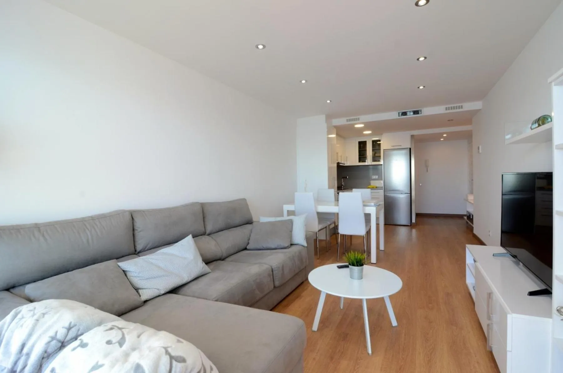 Communal lounge/ TV room in Front Mar 406