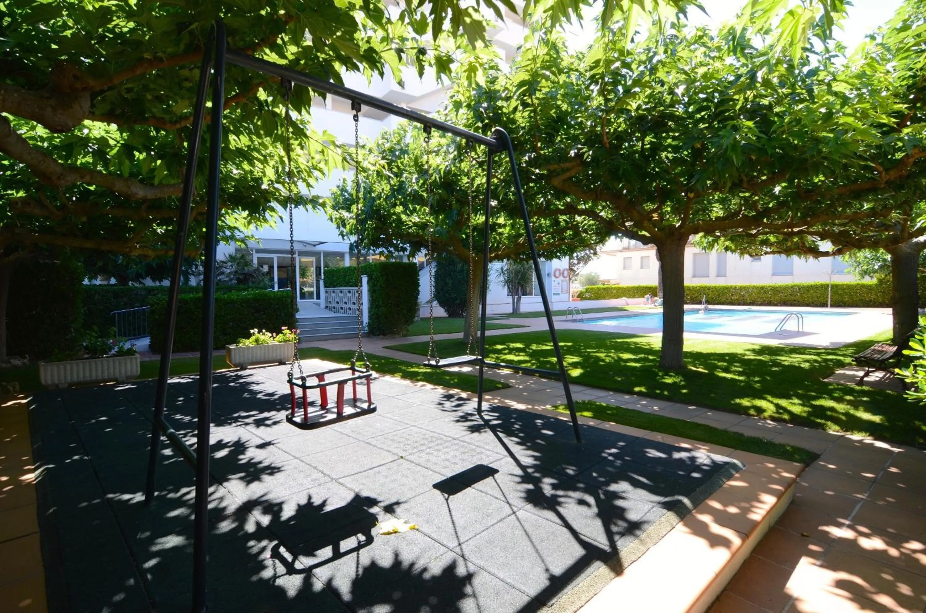 Patio in Front Mar 406