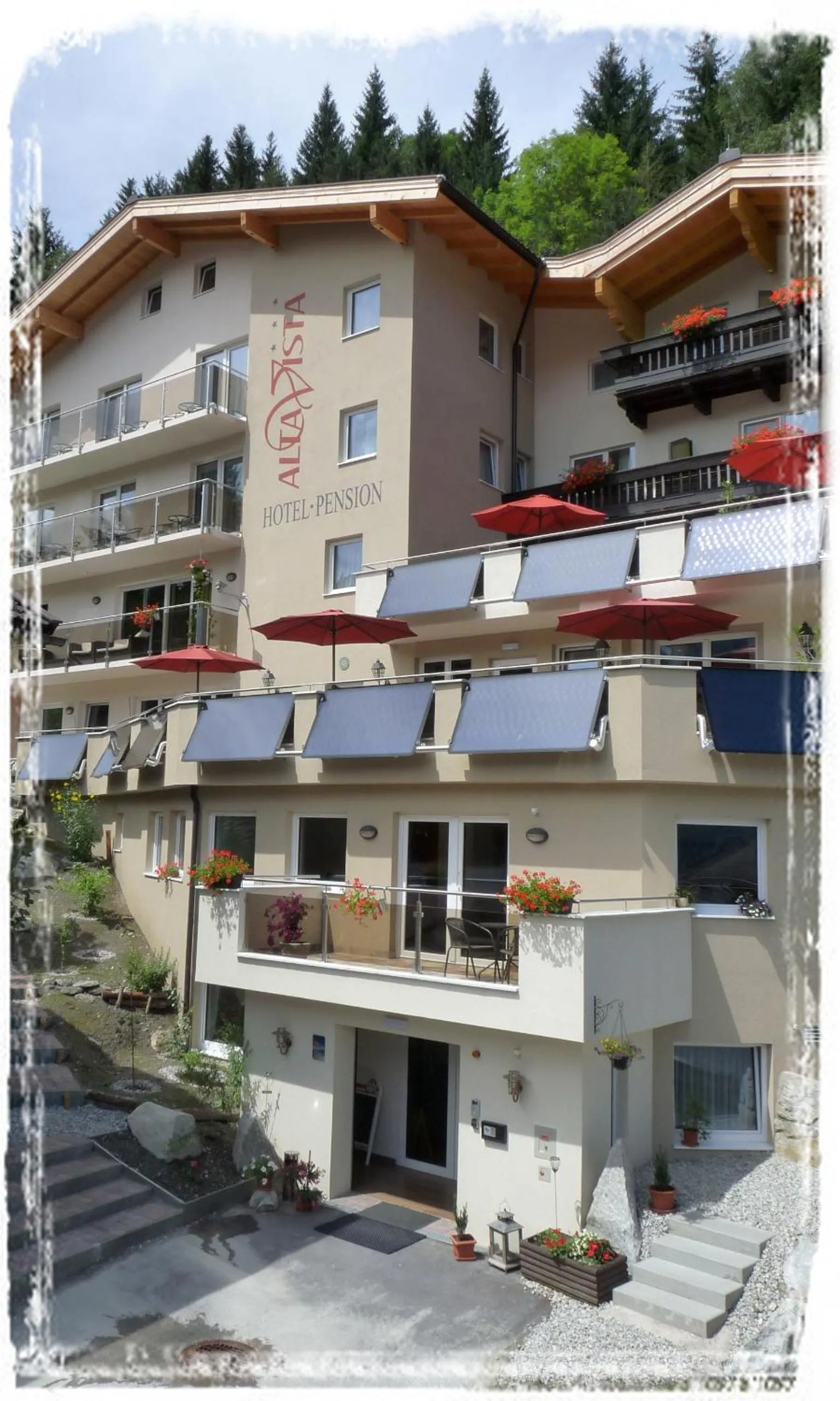 Property building in Hotel Alta Vista