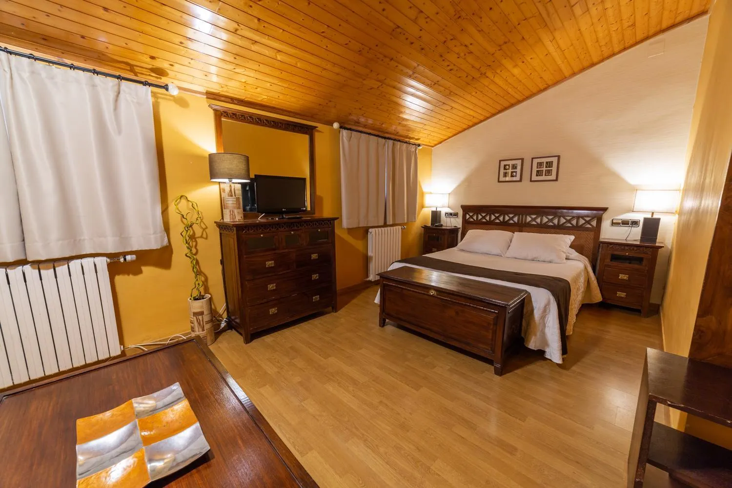 Photo of the whole room, Bed in Hotel de Montaña Rubielos