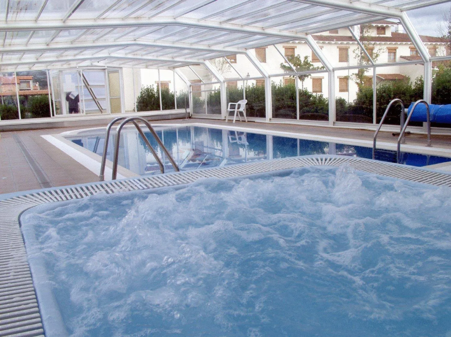 Swimming pool in Hotel de Montaña Rubielos