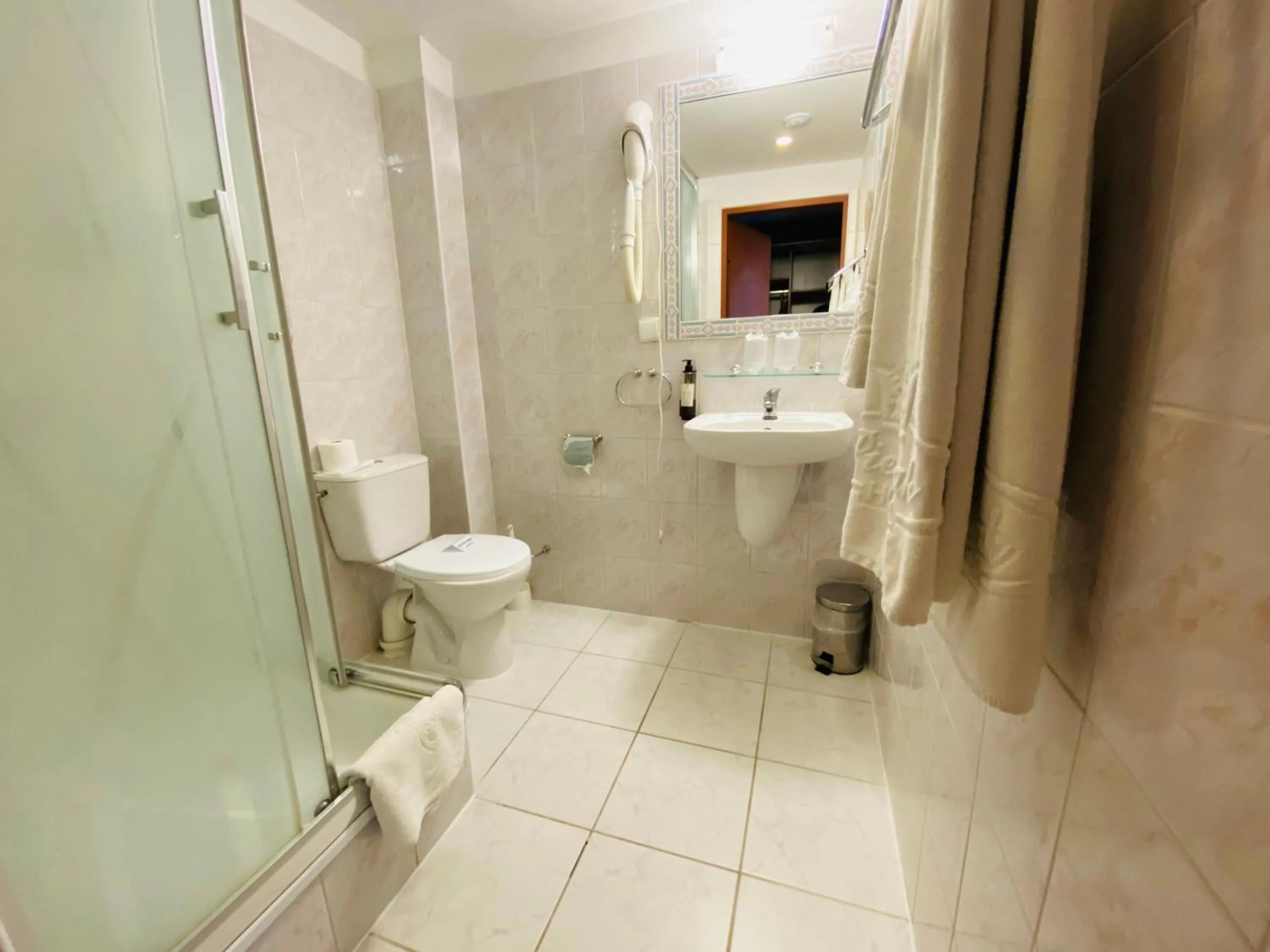 Shower in Hotel Pietrak