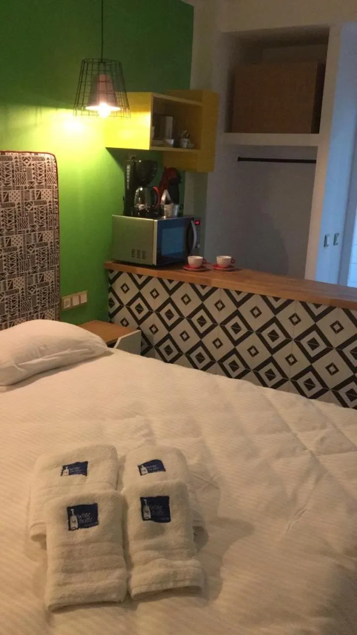 Bedroom, Bed in White Bottle Superior Apartments