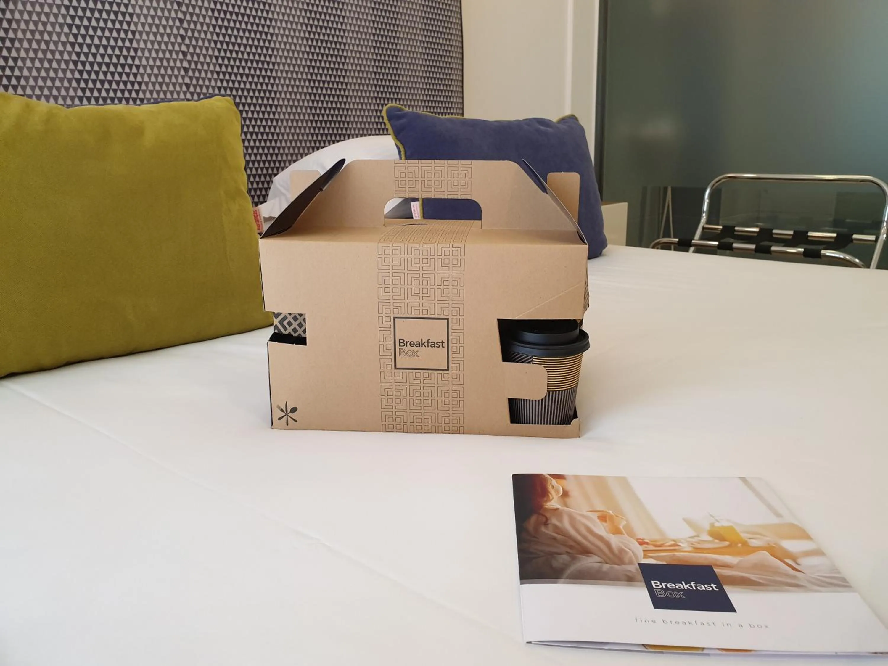 Food and drinks in White Bottle Superior Apartments