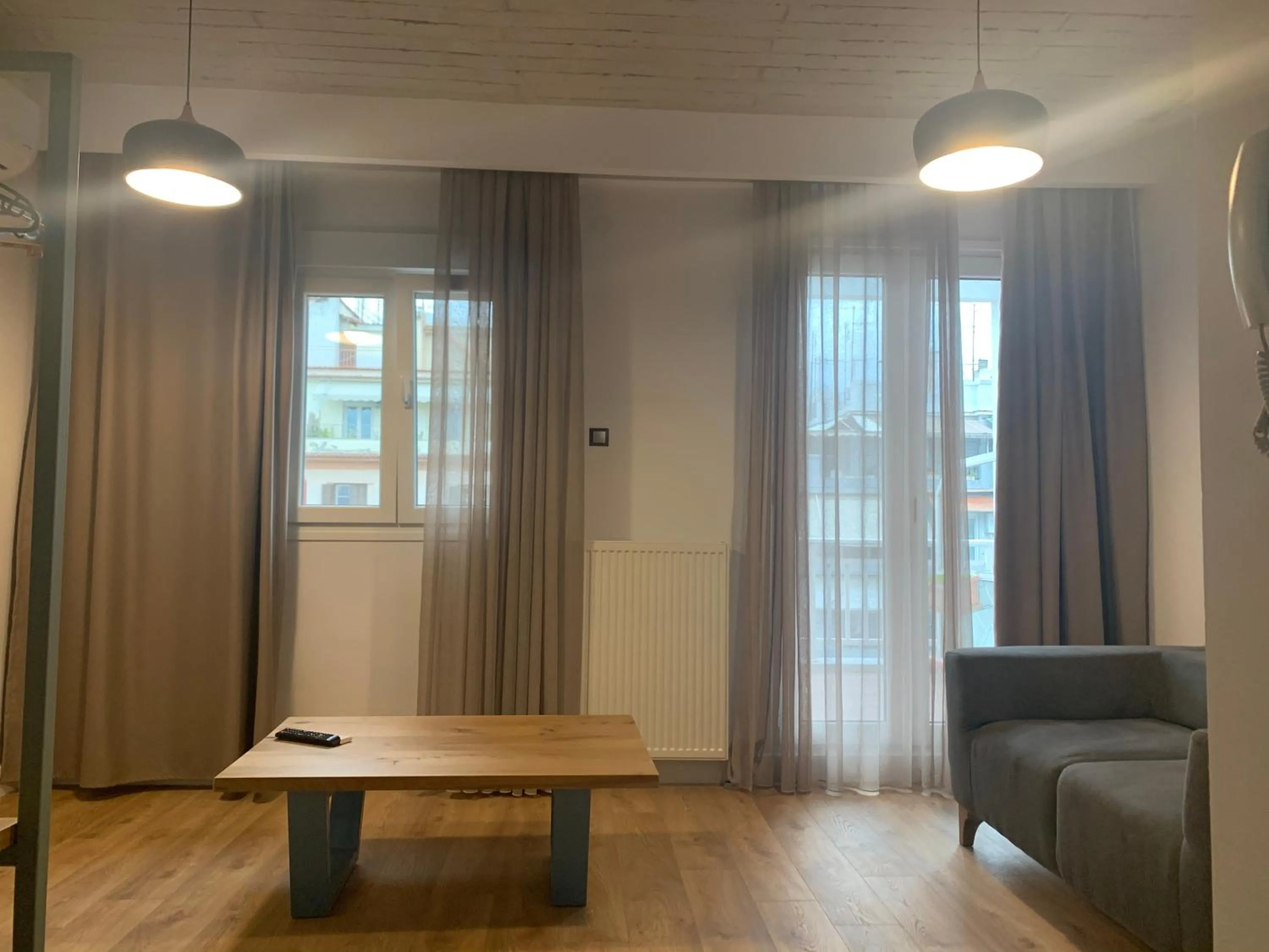 Seating area in White Bottle Superior Apartments