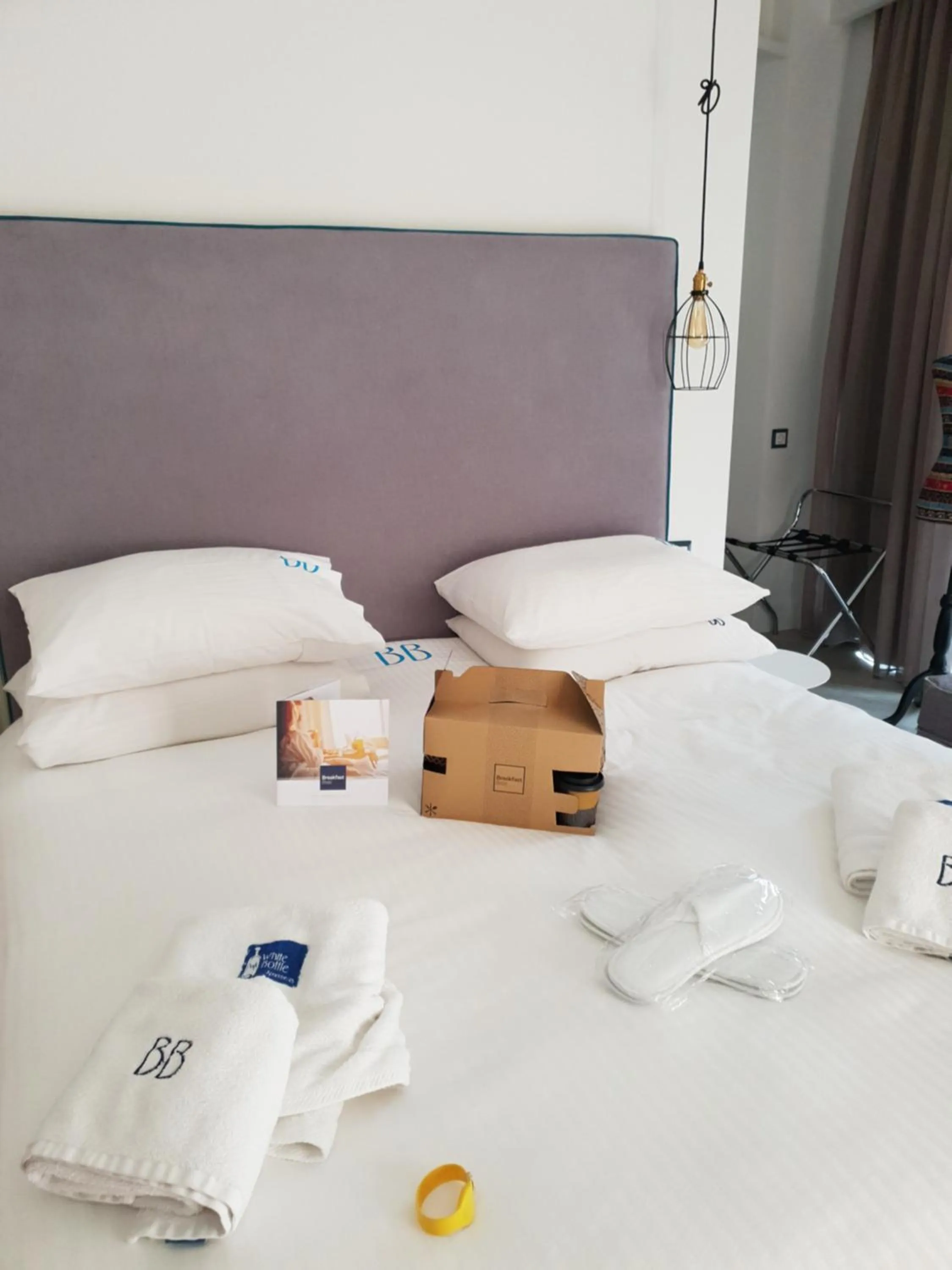 Bedroom, Bed in White Bottle Superior Apartments