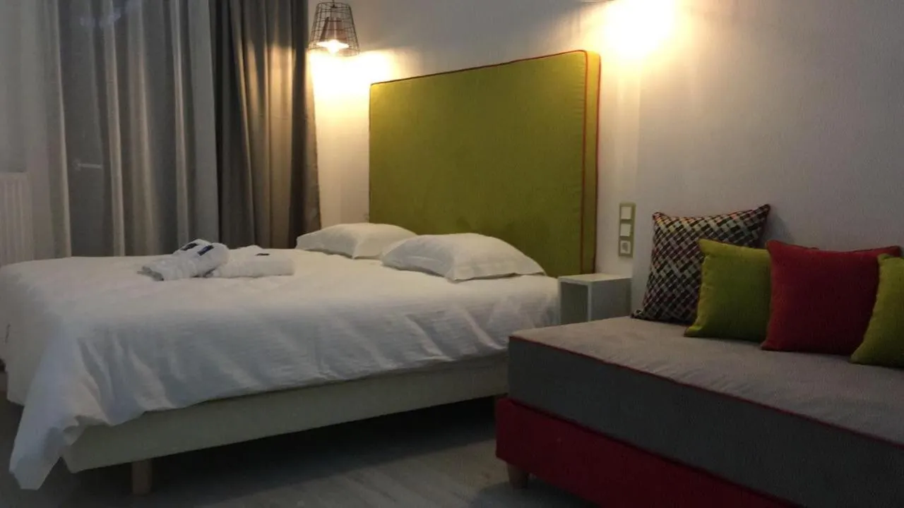 Bedroom, Bed in White Bottle Superior Apartments