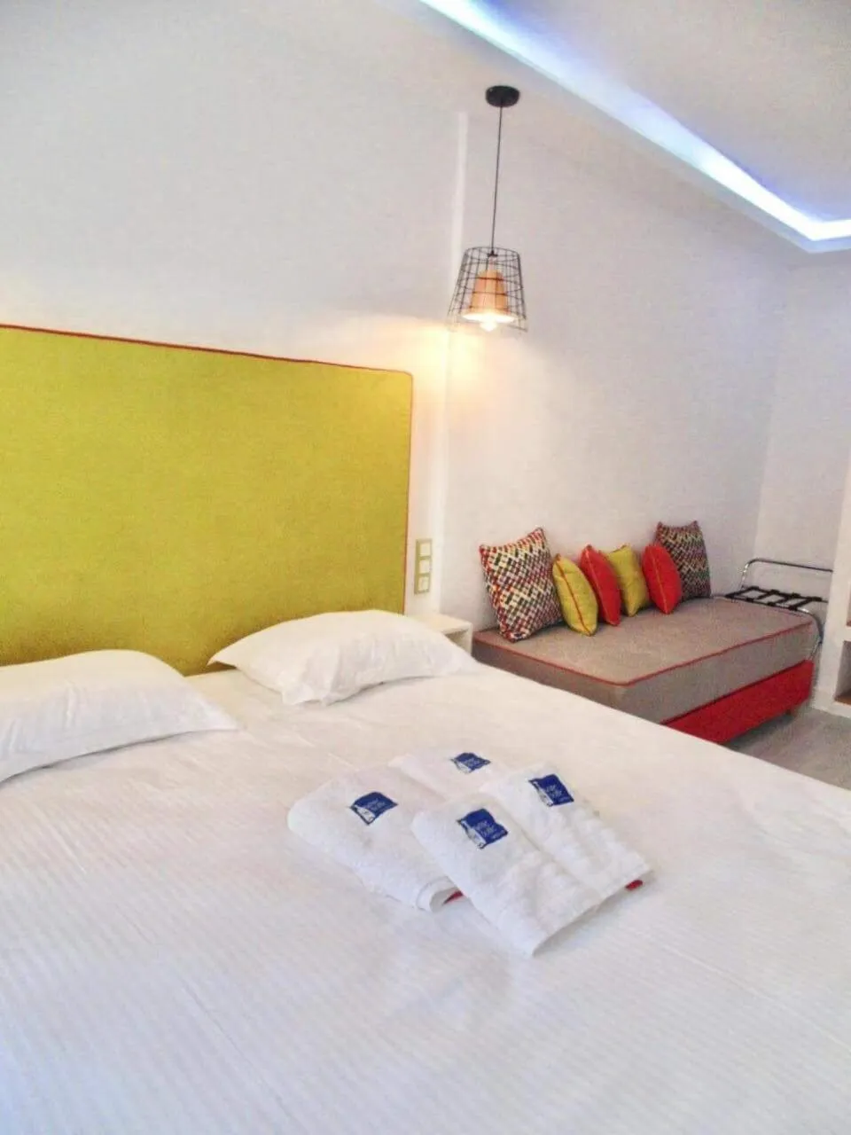 Bedroom, Bed in White Bottle Superior Apartments