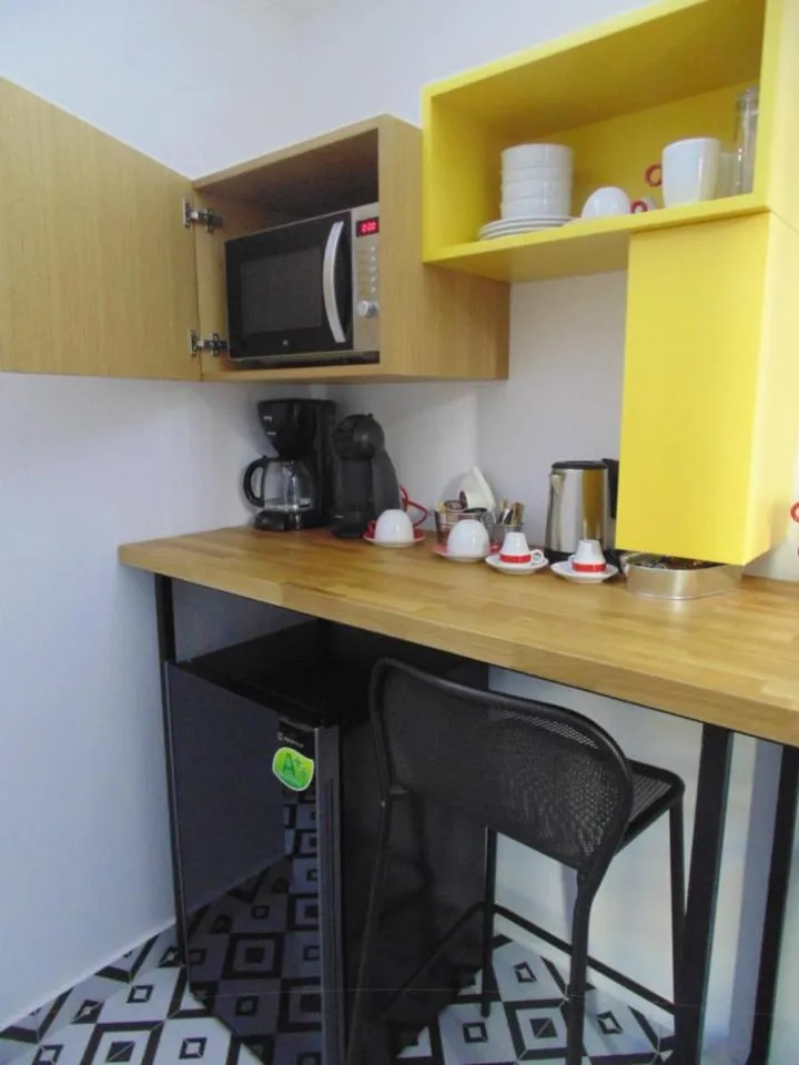 Kitchen or kitchenette in White Bottle Superior Apartments
