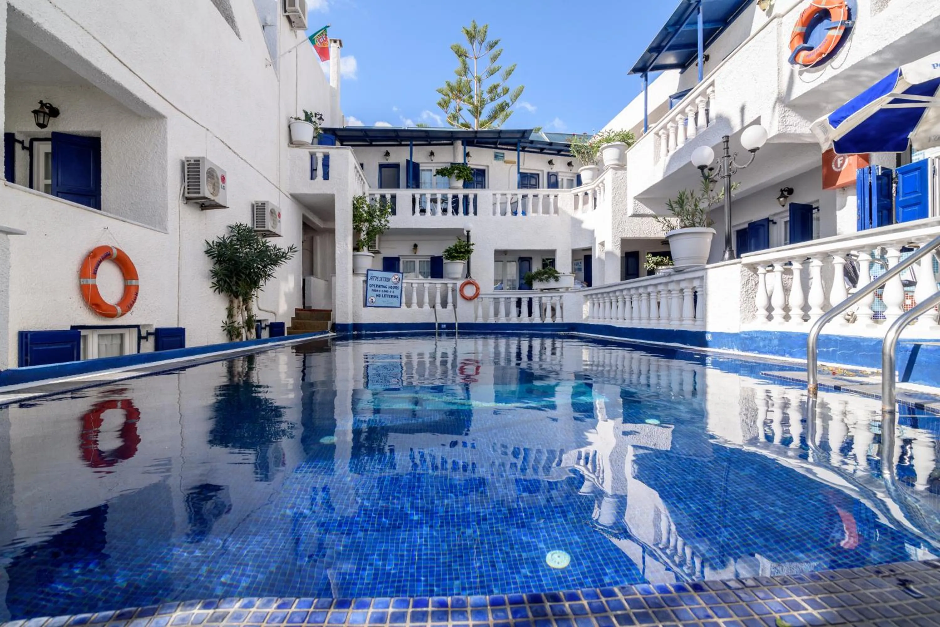 Swimming pool in Hotel Porto Perissa