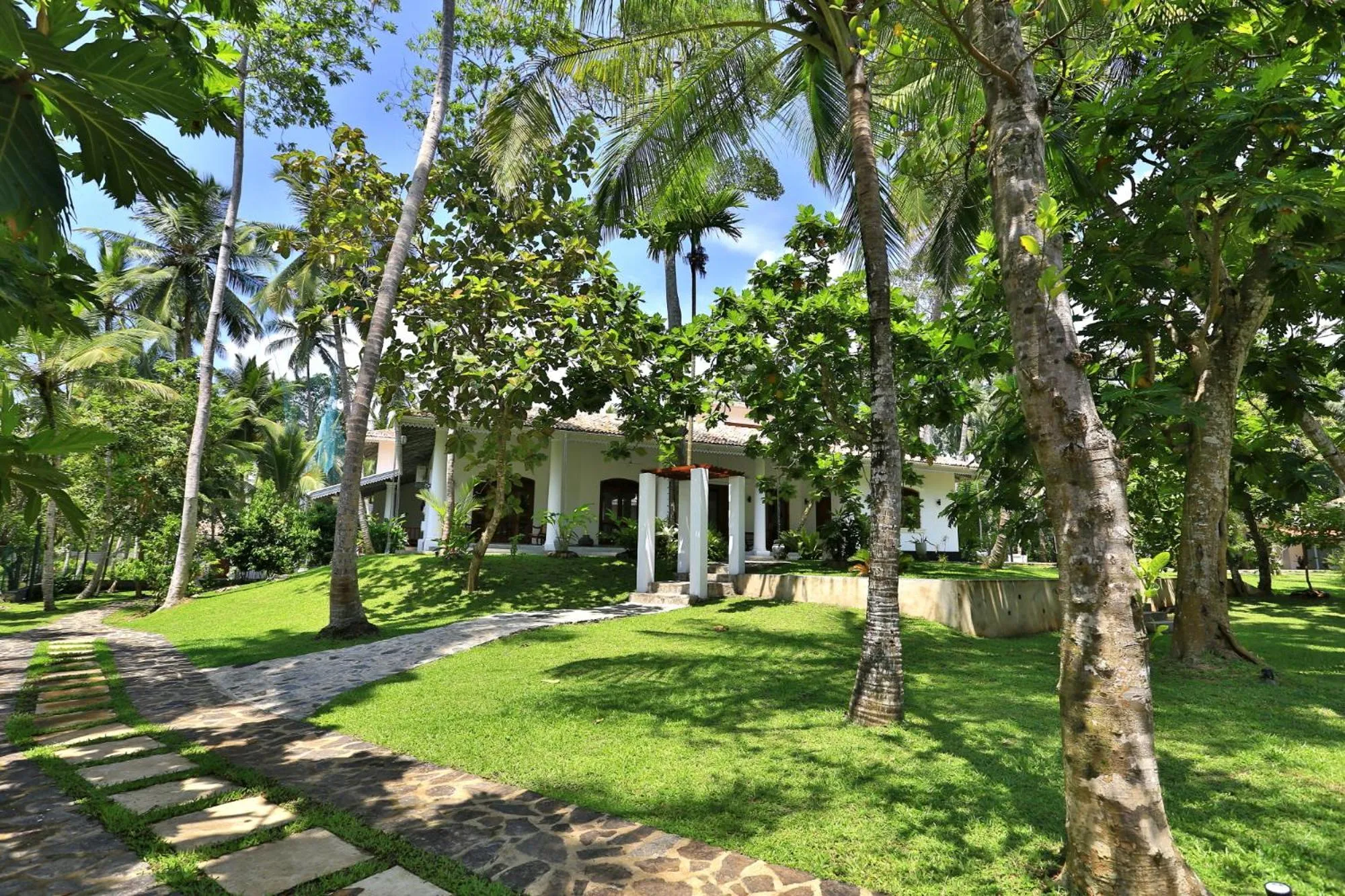Facade/entrance in Amara Villa