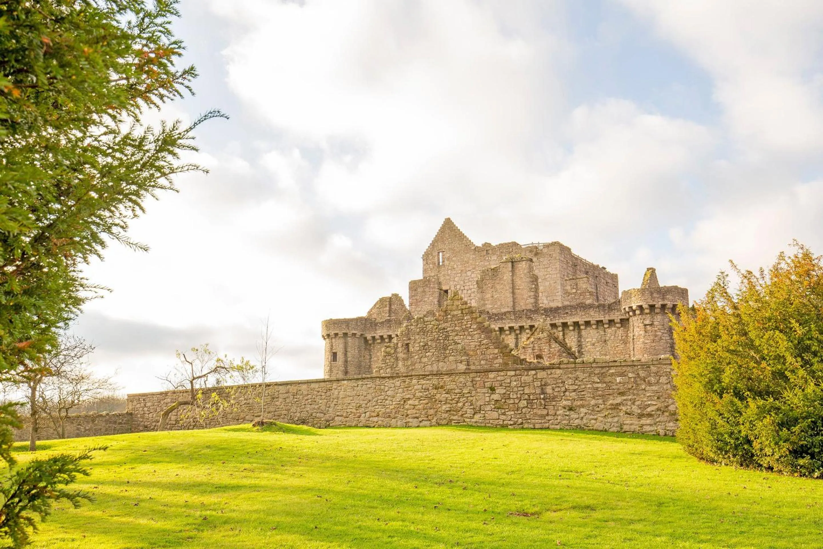 Garden in Arden Guest House, Craigmillar Castle Edinburgh