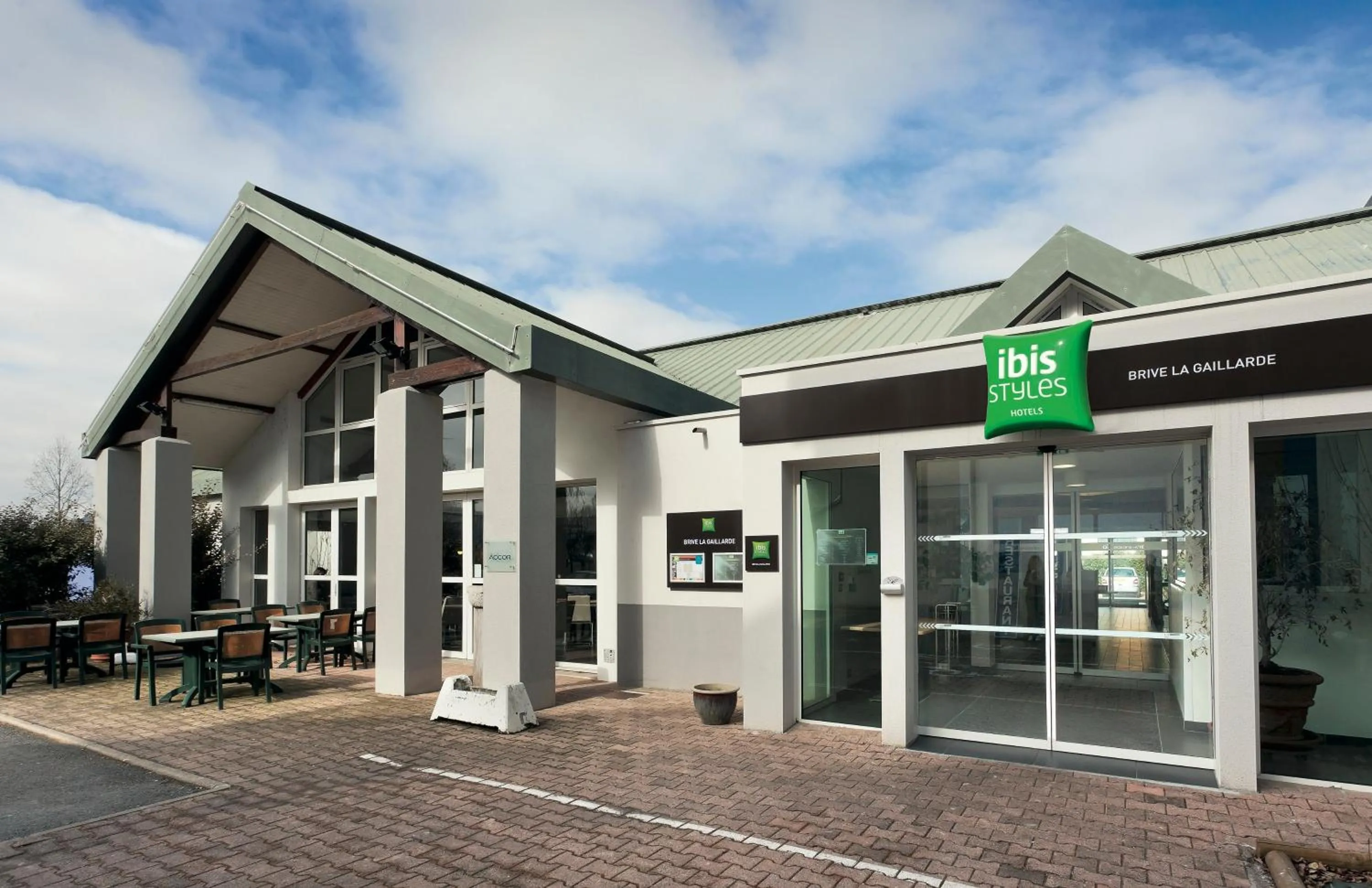 Facade/entrance in ibis Styles Brive Ouest