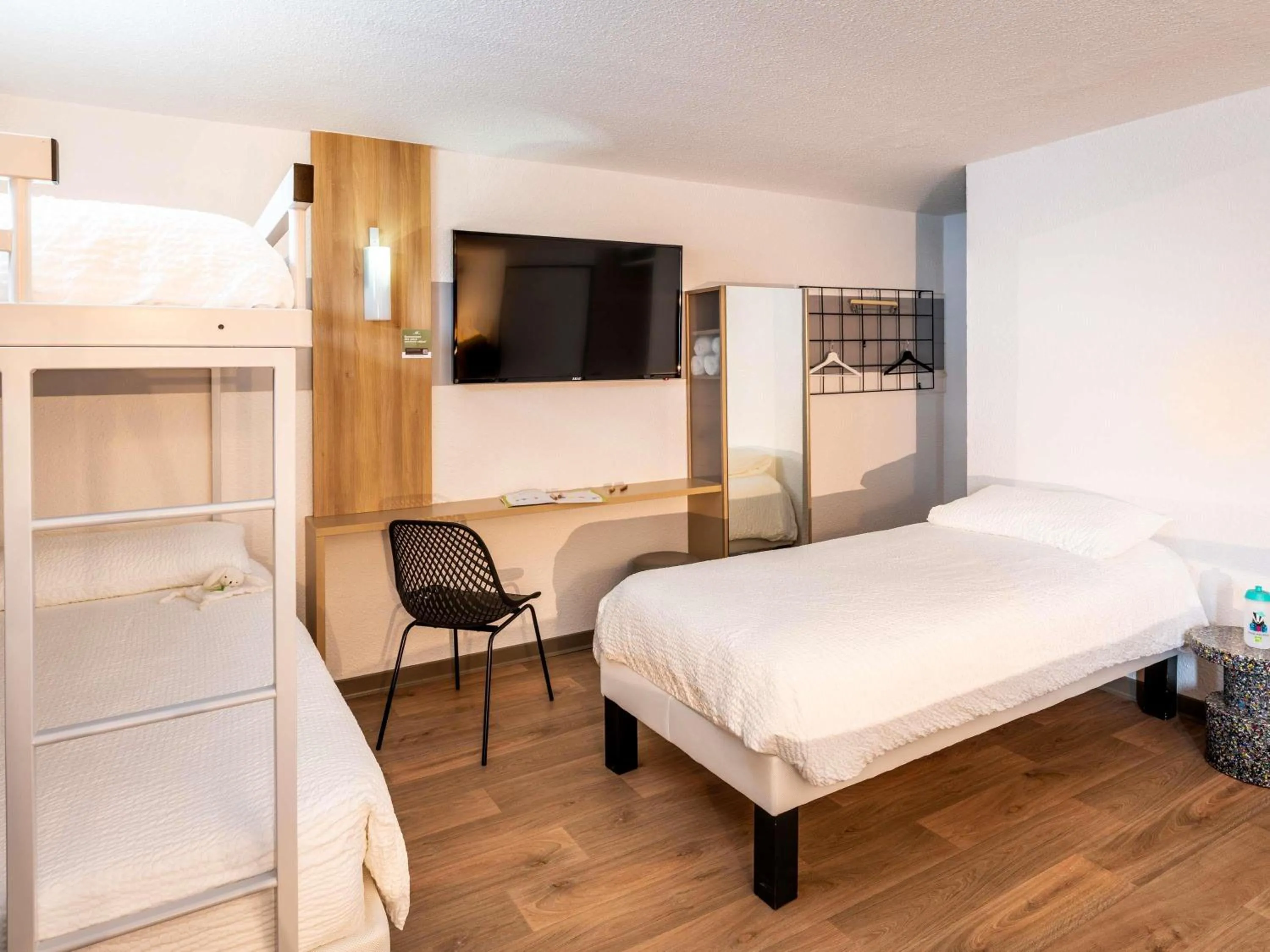 Bedroom, Bed in ibis Styles Brive Ouest