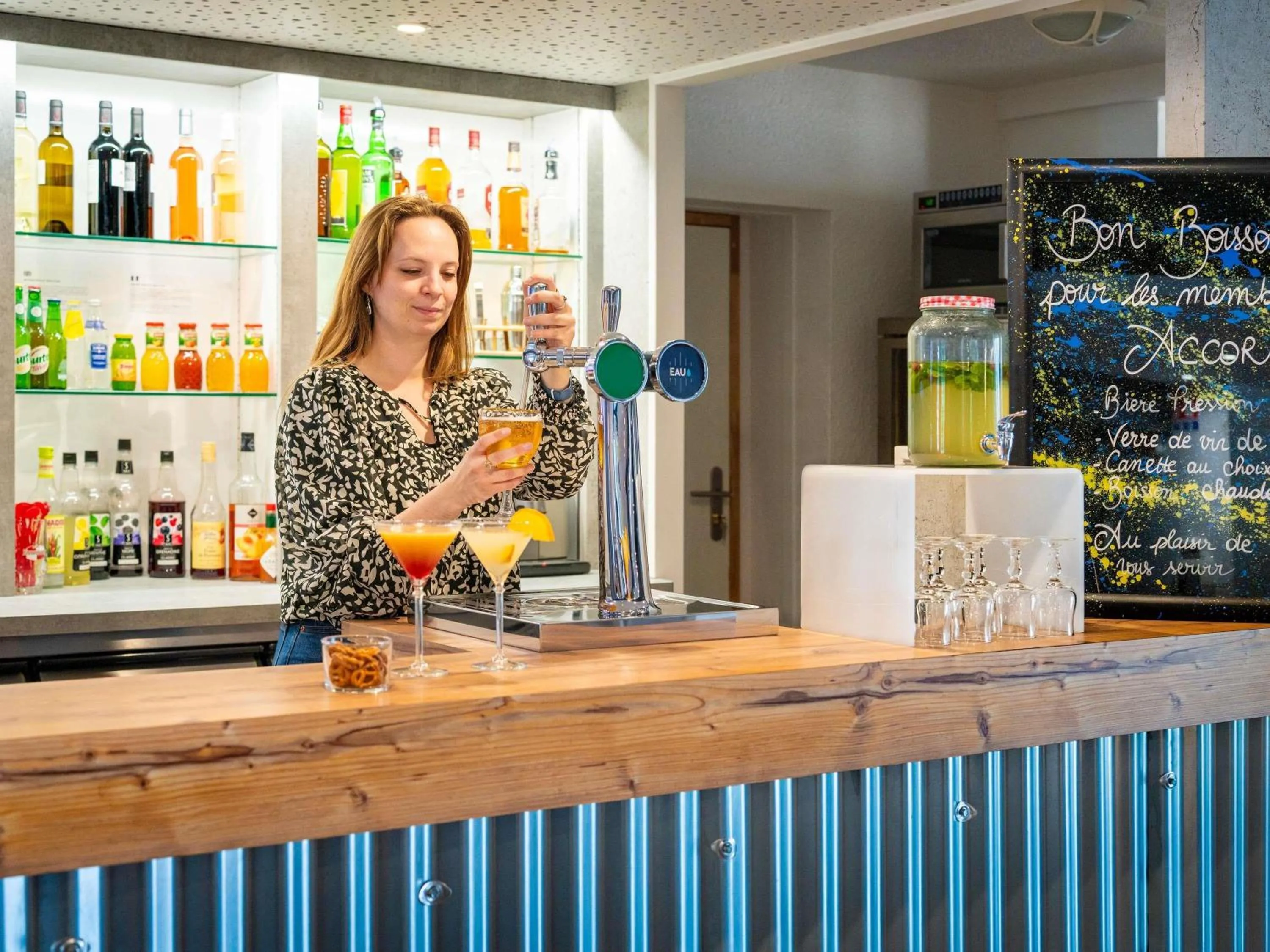 Lounge or bar in ibis Styles Brive Ouest