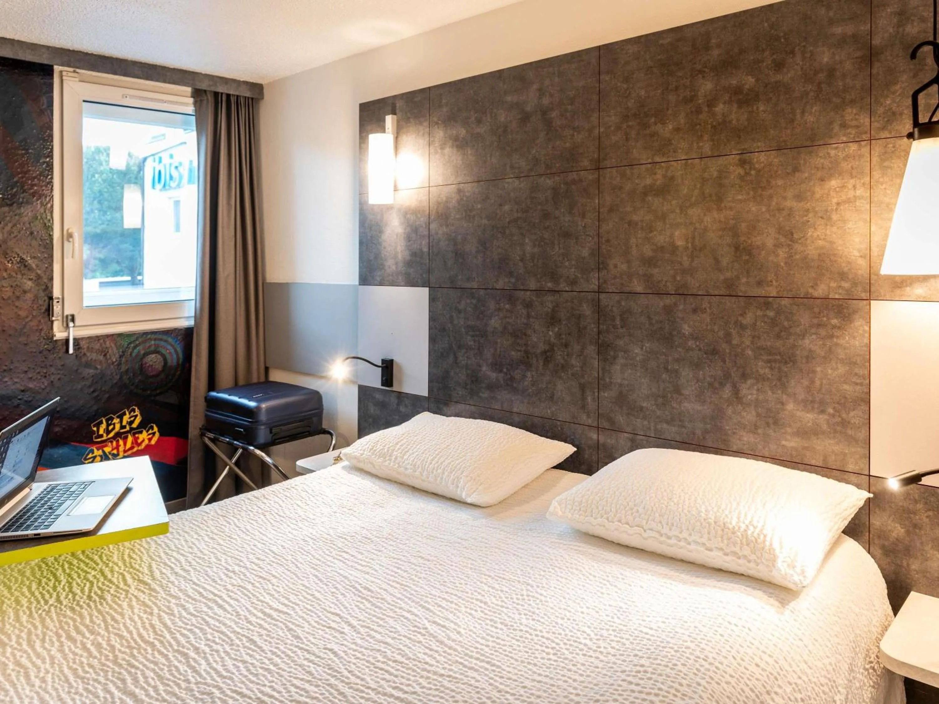 Bedroom, Bed in ibis Styles Brive Ouest