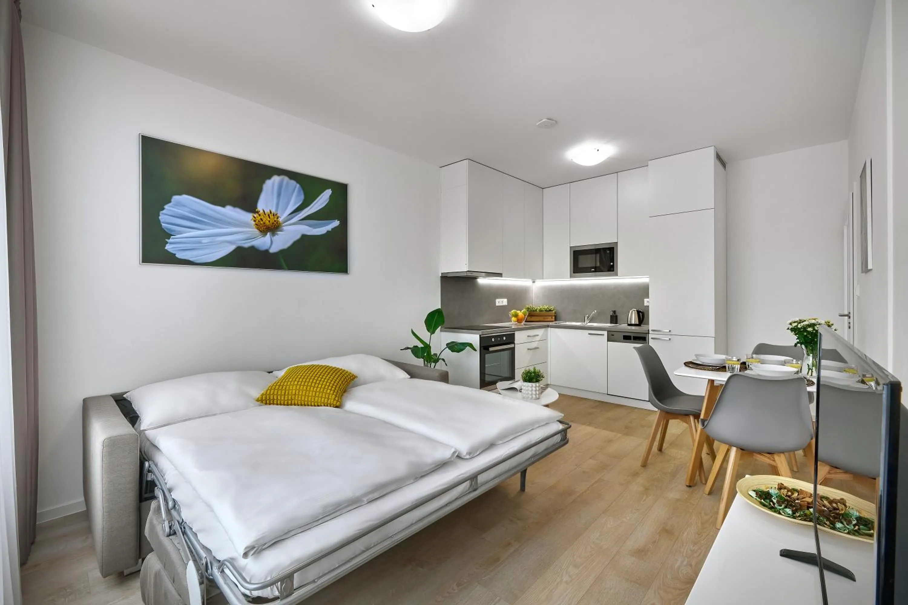 TV and multimedia, Bed in CityWest Apartments