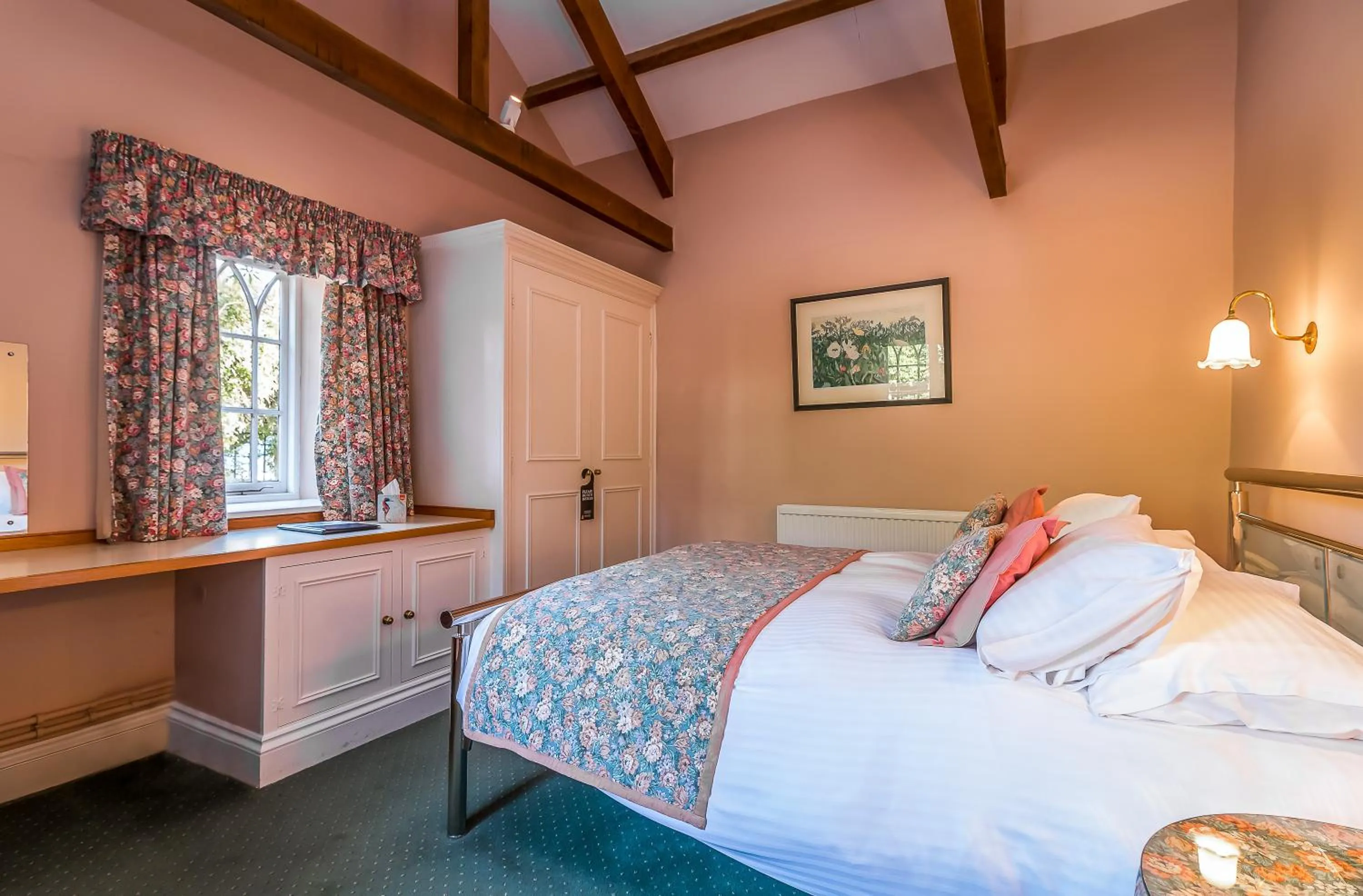 The Lynch Country House